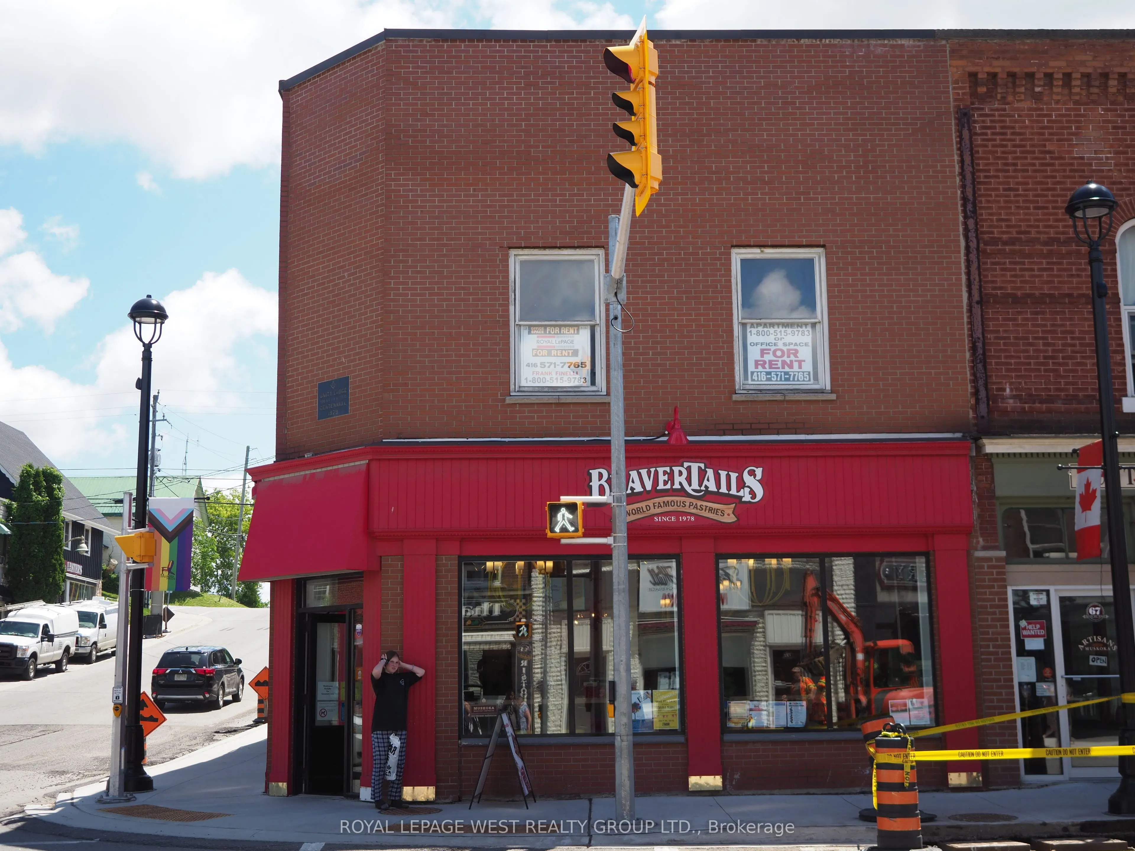 69 Main Street E #UPPER LEVEL
