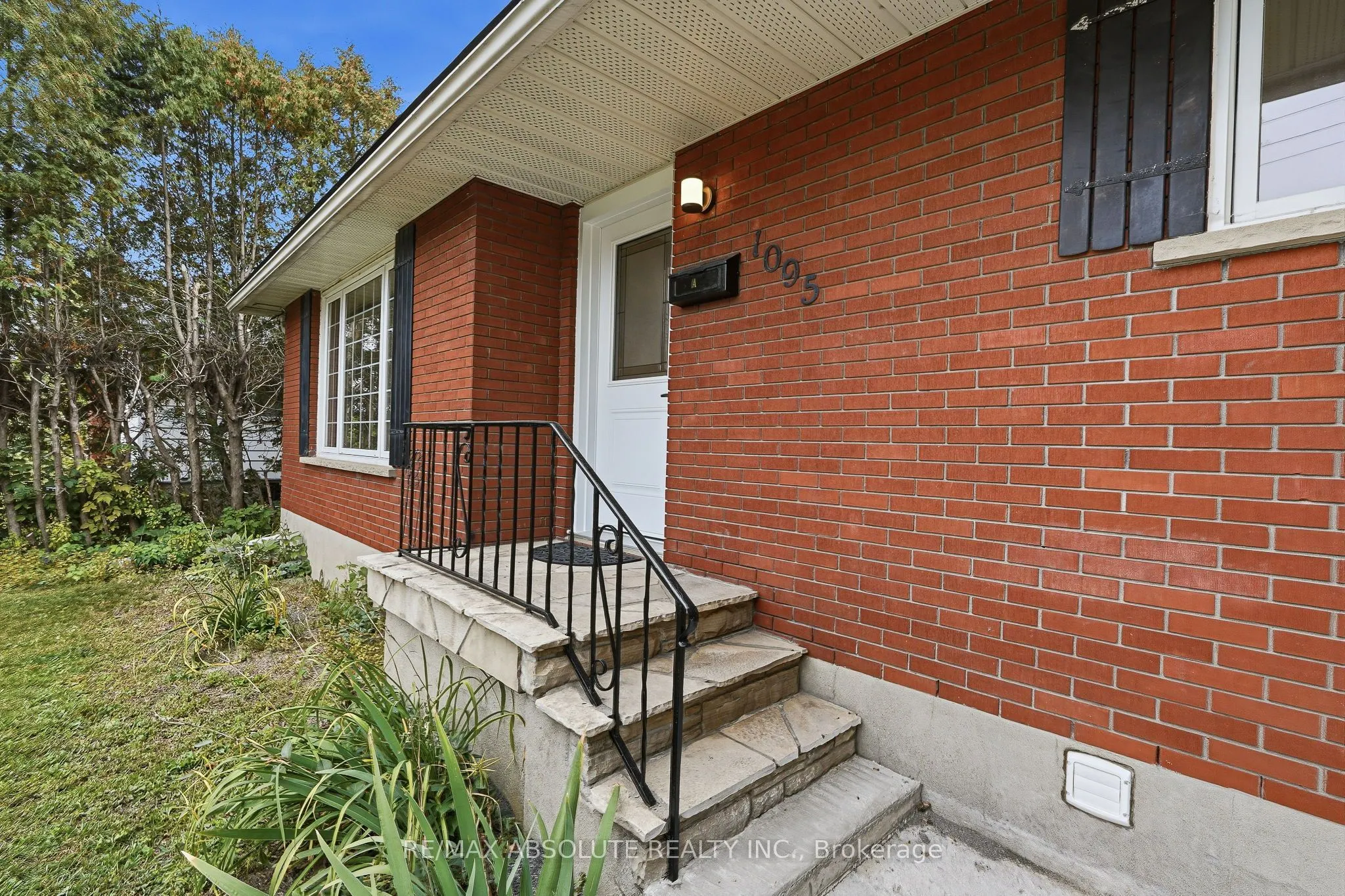 1095 Kenaston Street