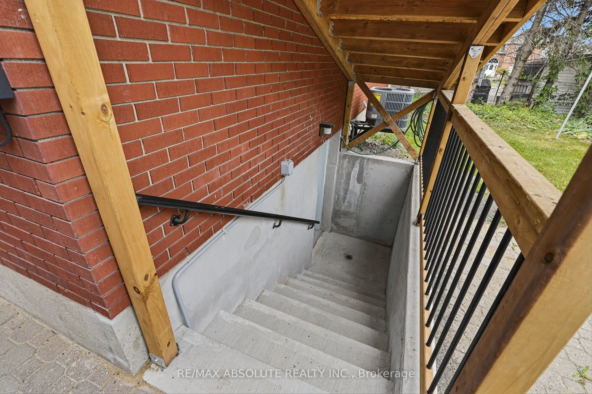 1095 Kenaston Street