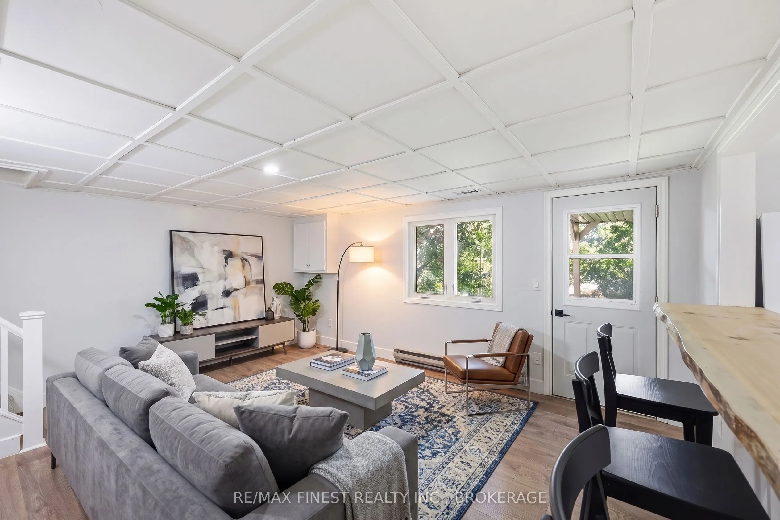 933 Mayfair Crescent