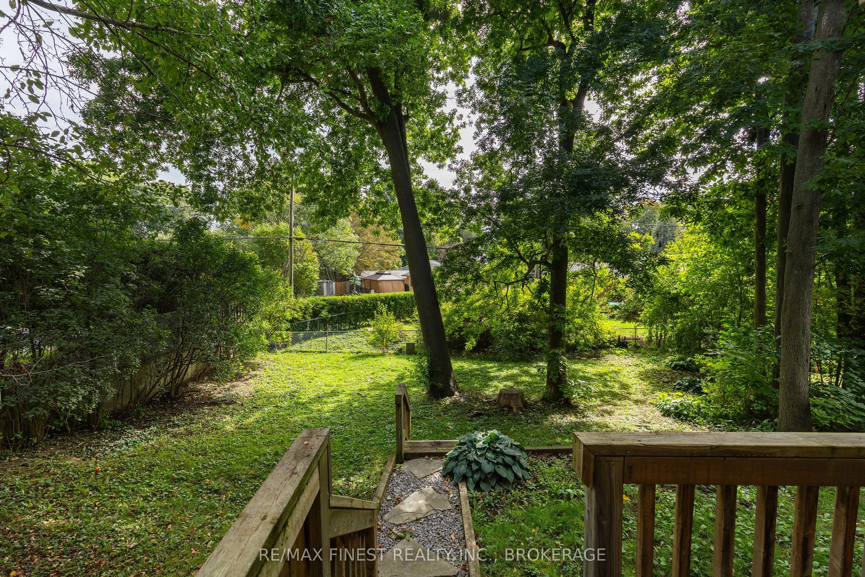 933 Mayfair Crescent