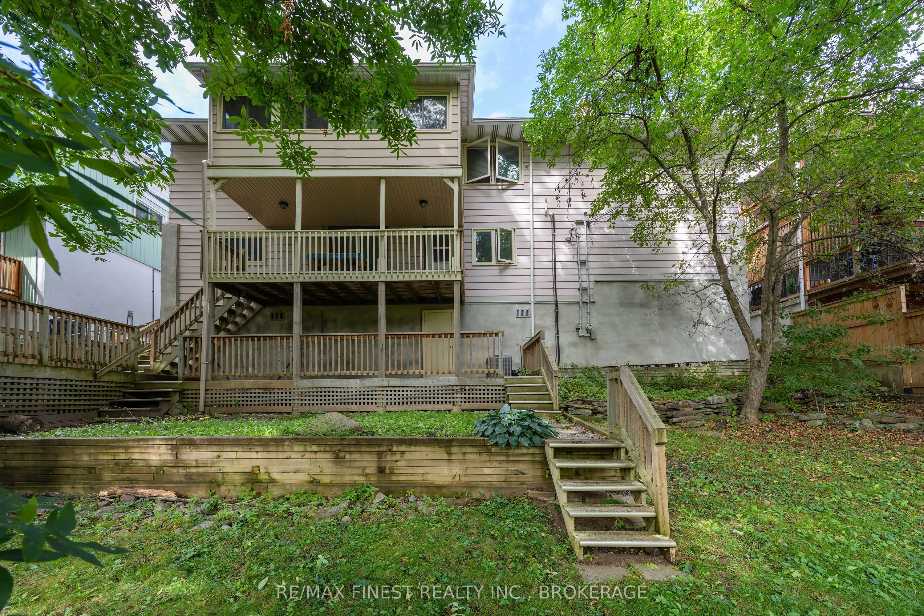 933 Mayfair Crescent