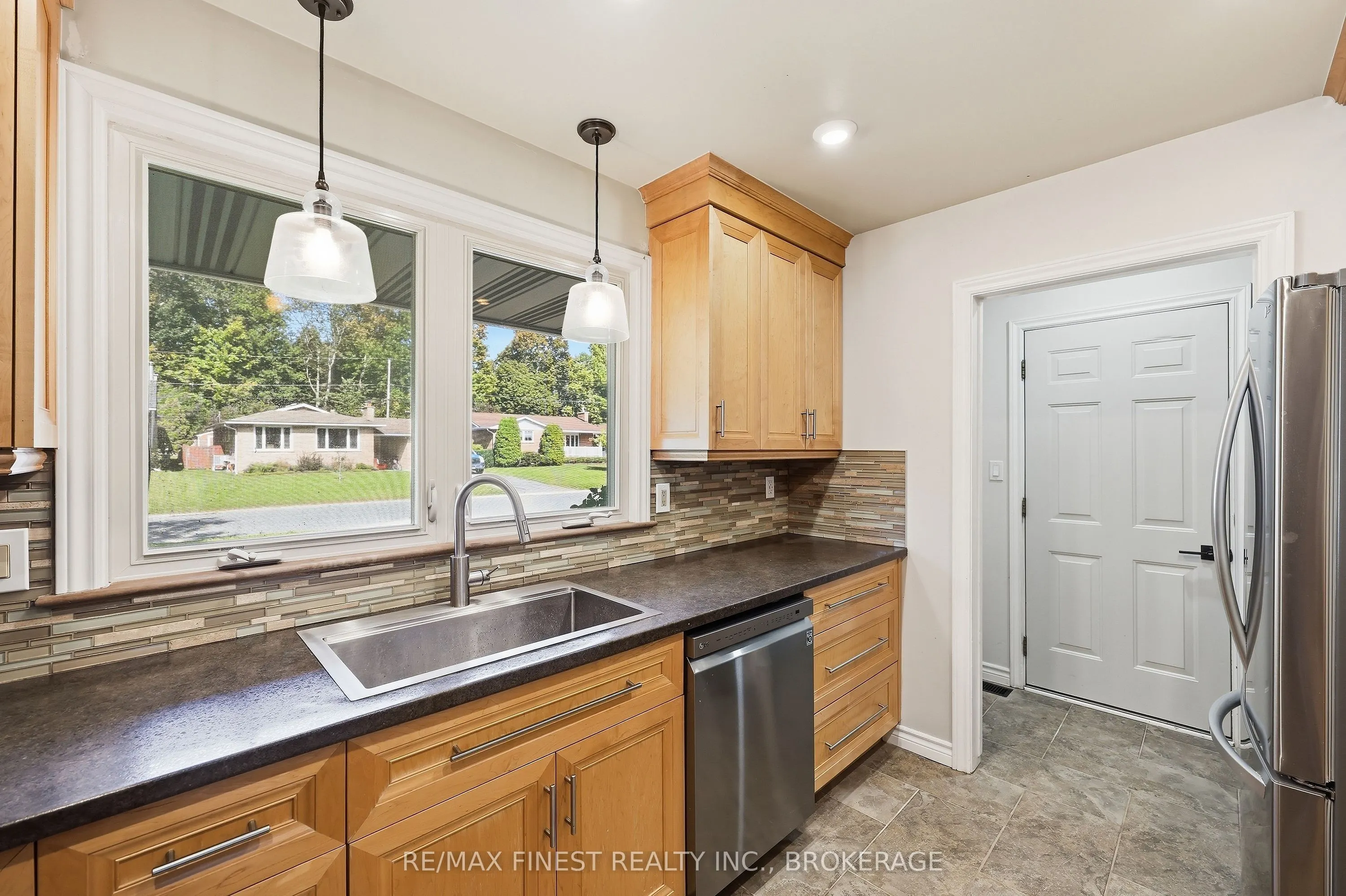 933 Mayfair Crescent