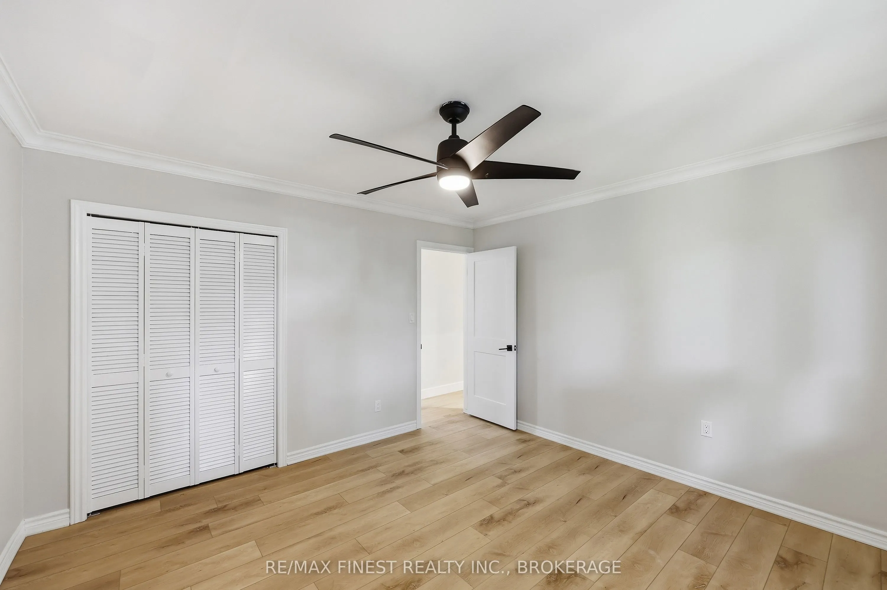 933 Mayfair Crescent