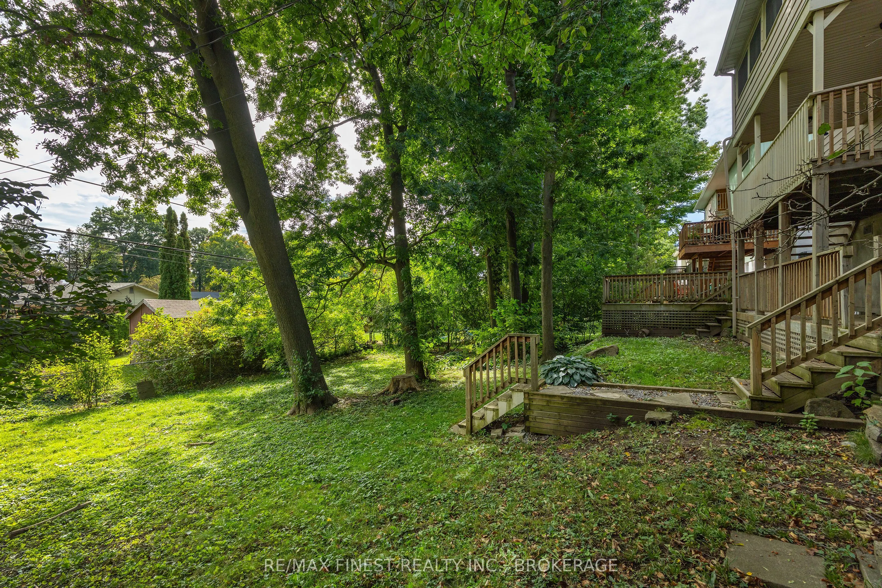 933 Mayfair Crescent