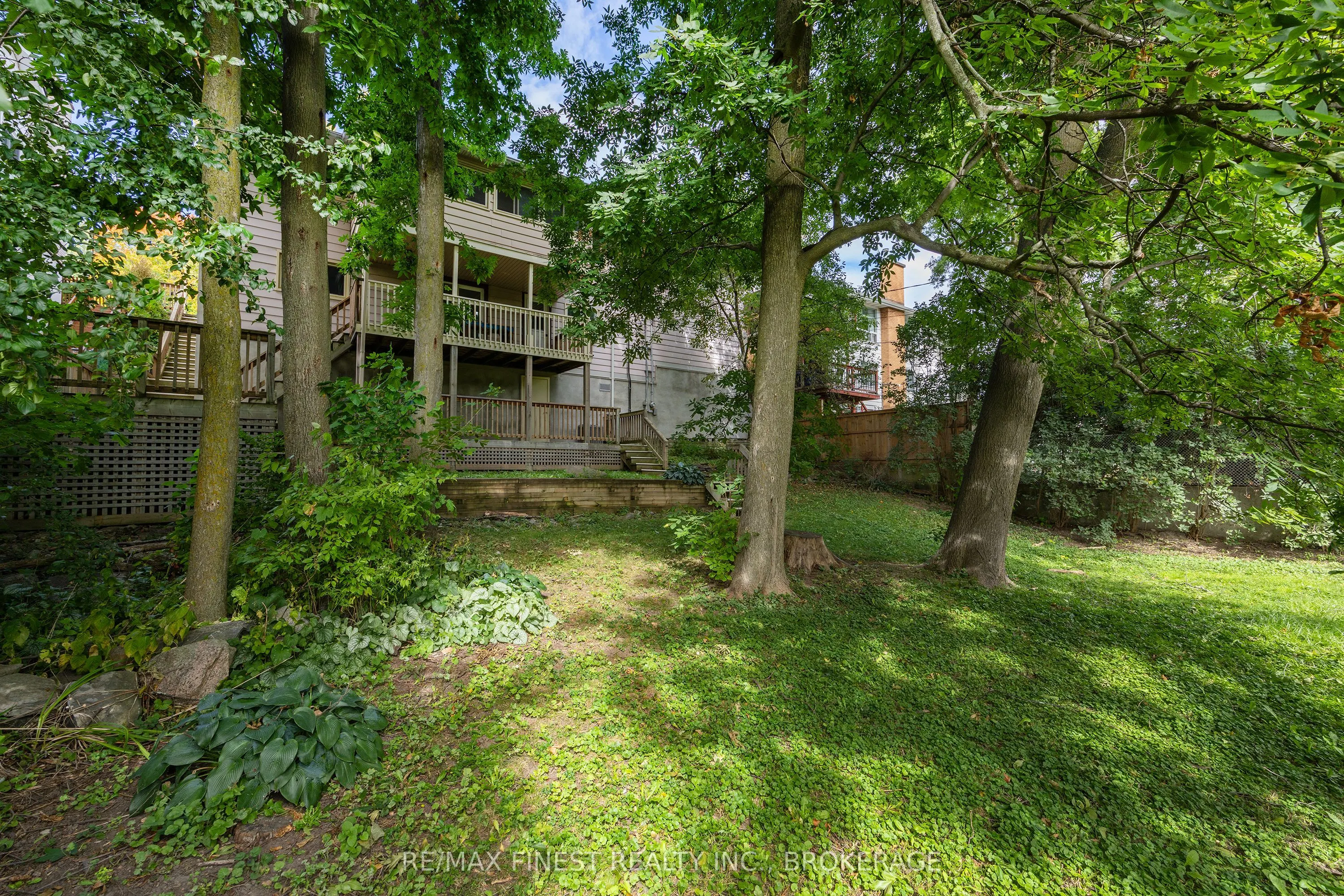933 Mayfair Crescent