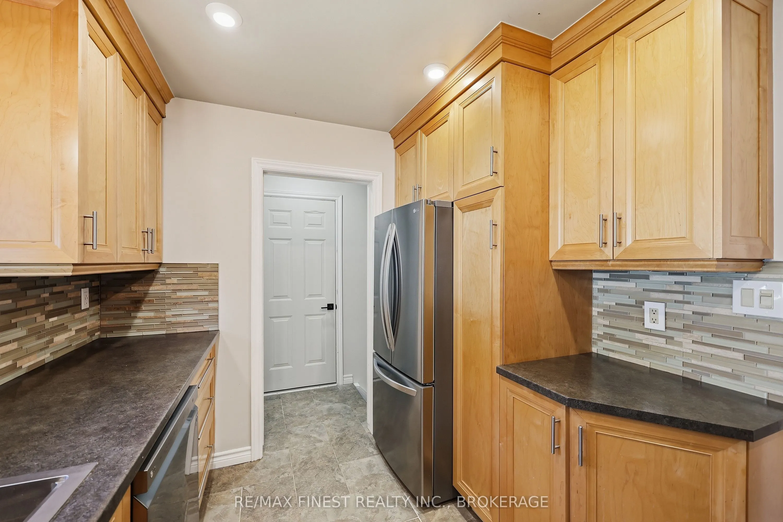 933 Mayfair Crescent