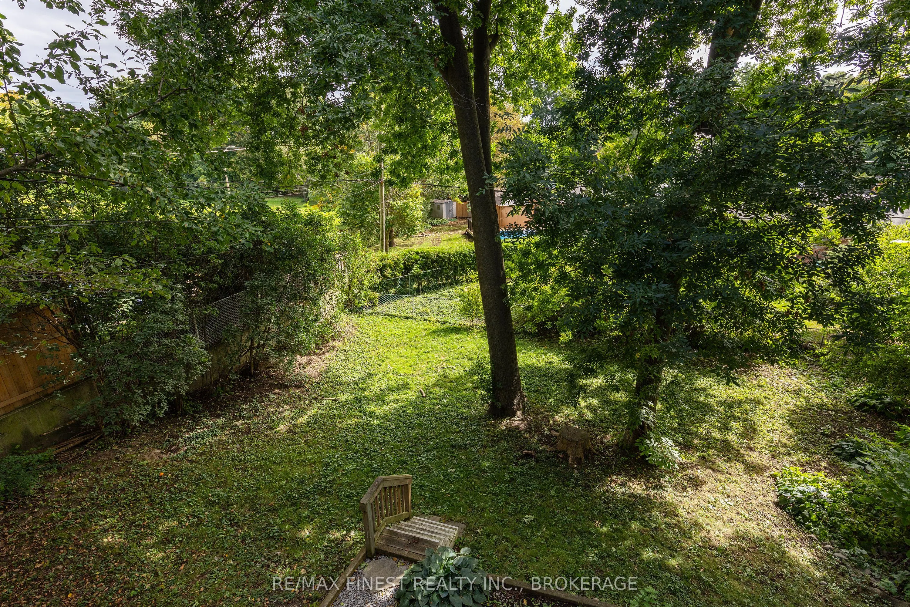 933 Mayfair Crescent