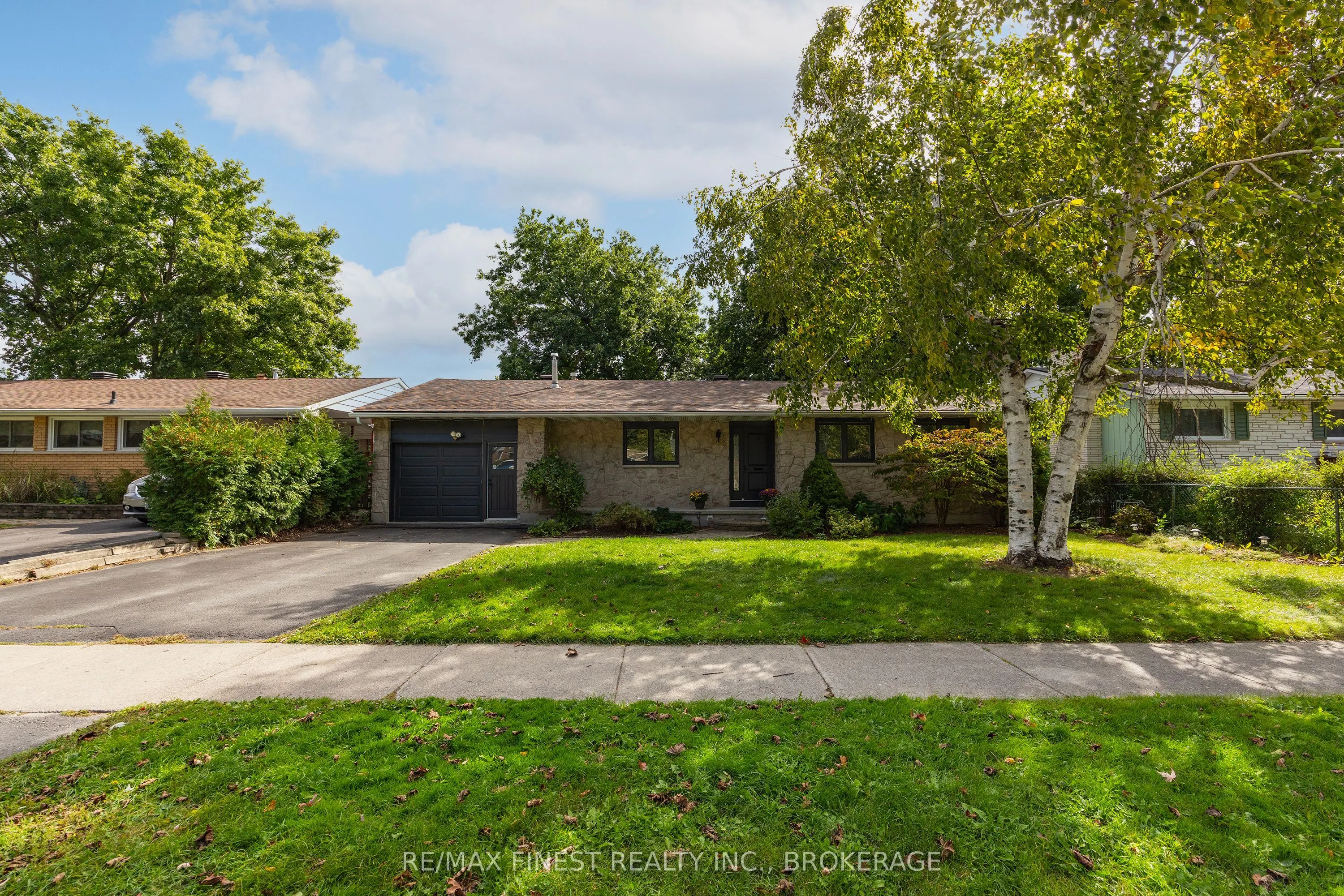 933 Mayfair Crescent