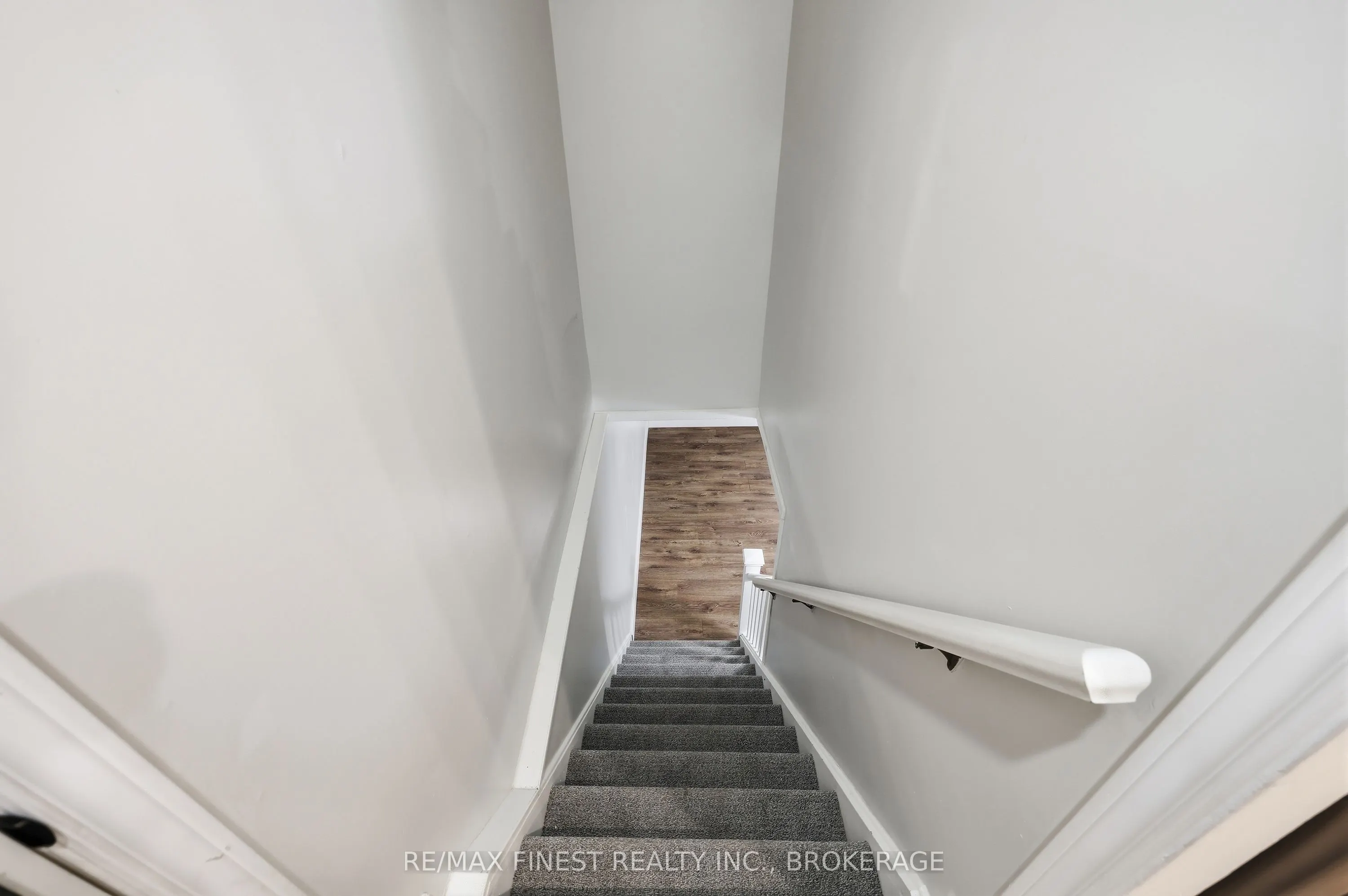 933 Mayfair Crescent