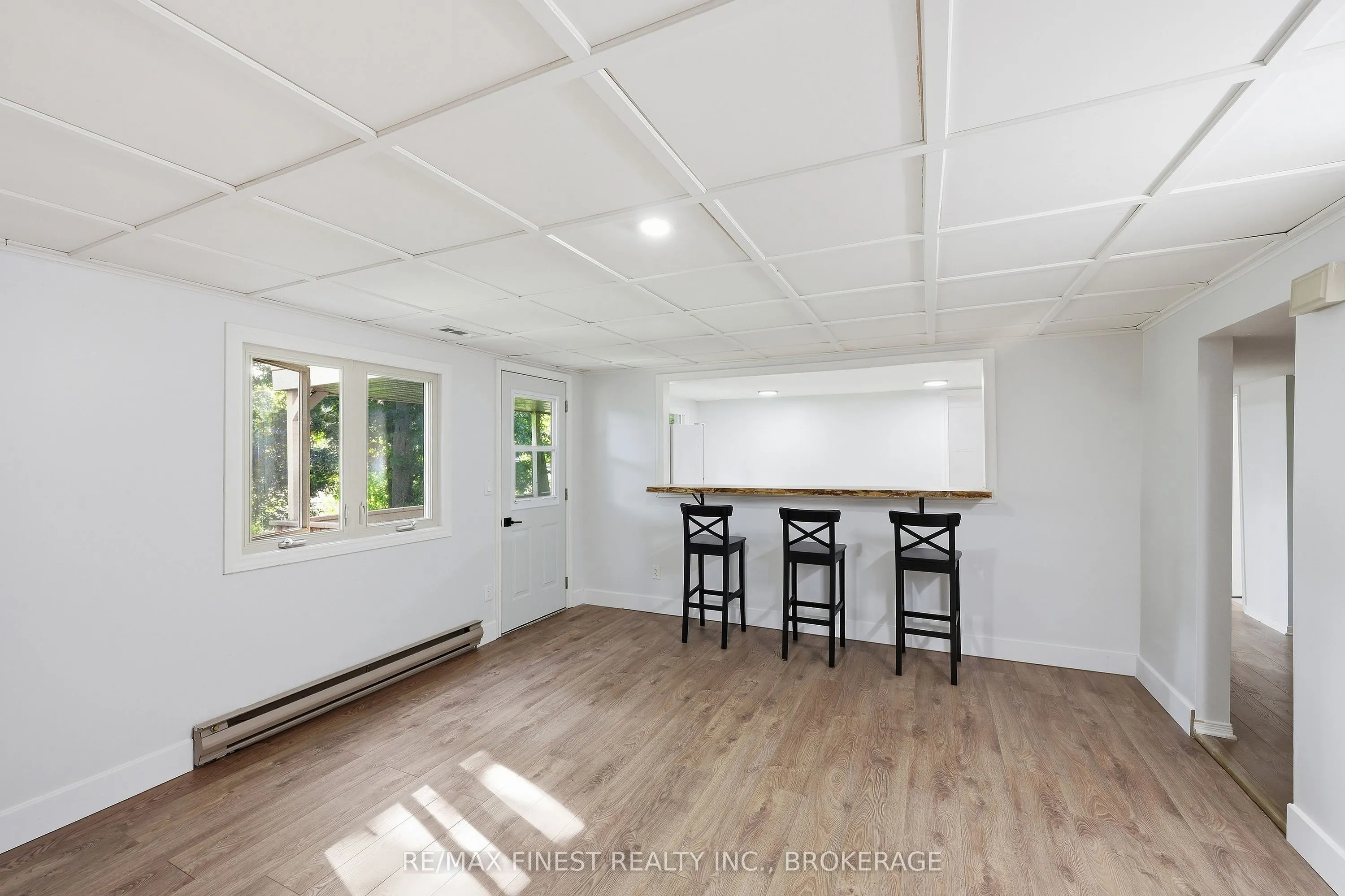 933 Mayfair Crescent