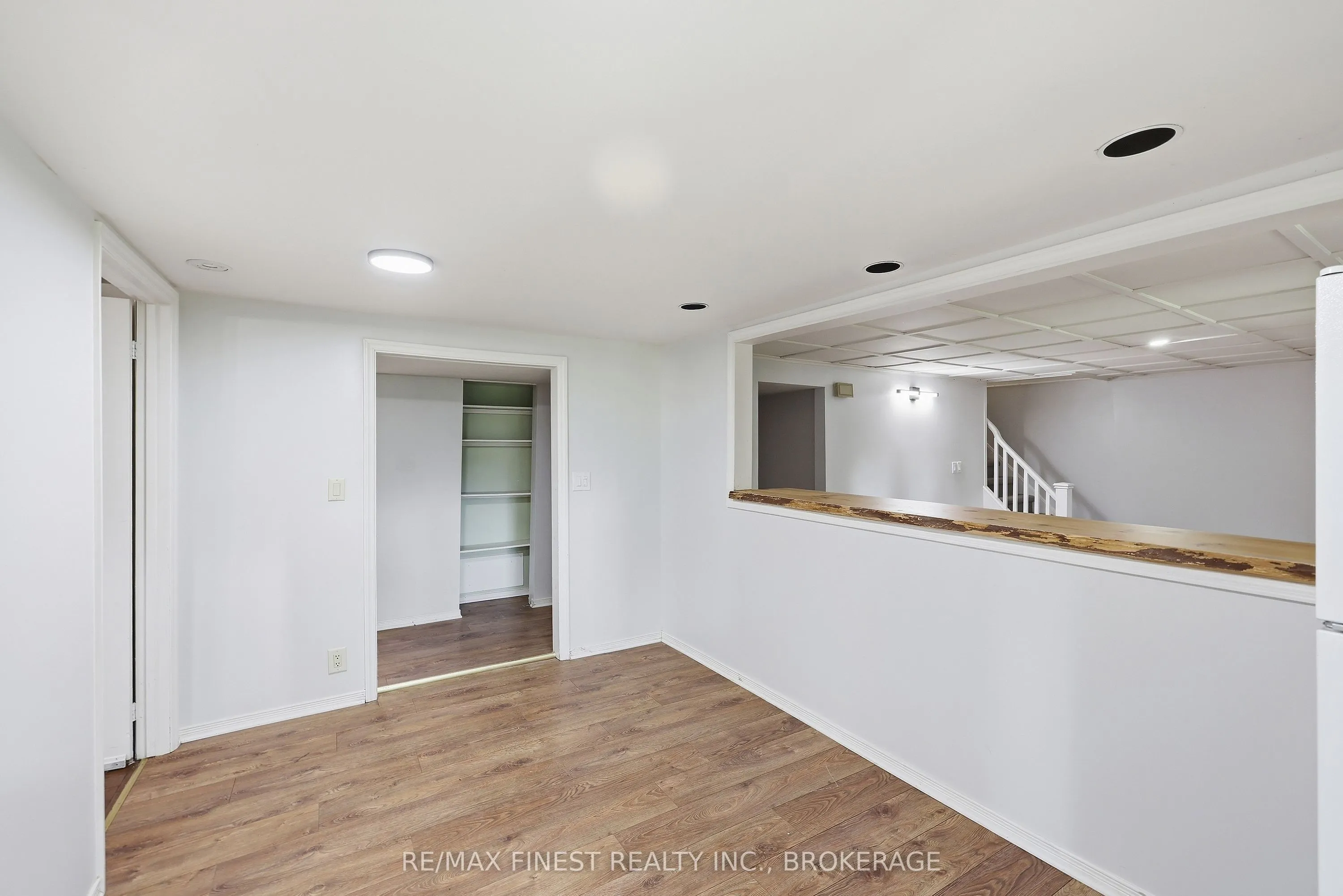 933 Mayfair Crescent