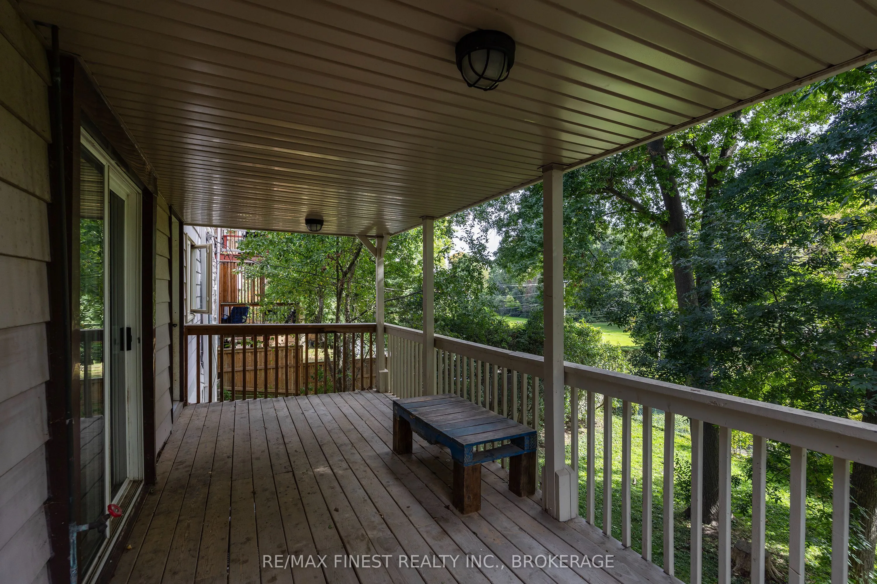 933 Mayfair Crescent