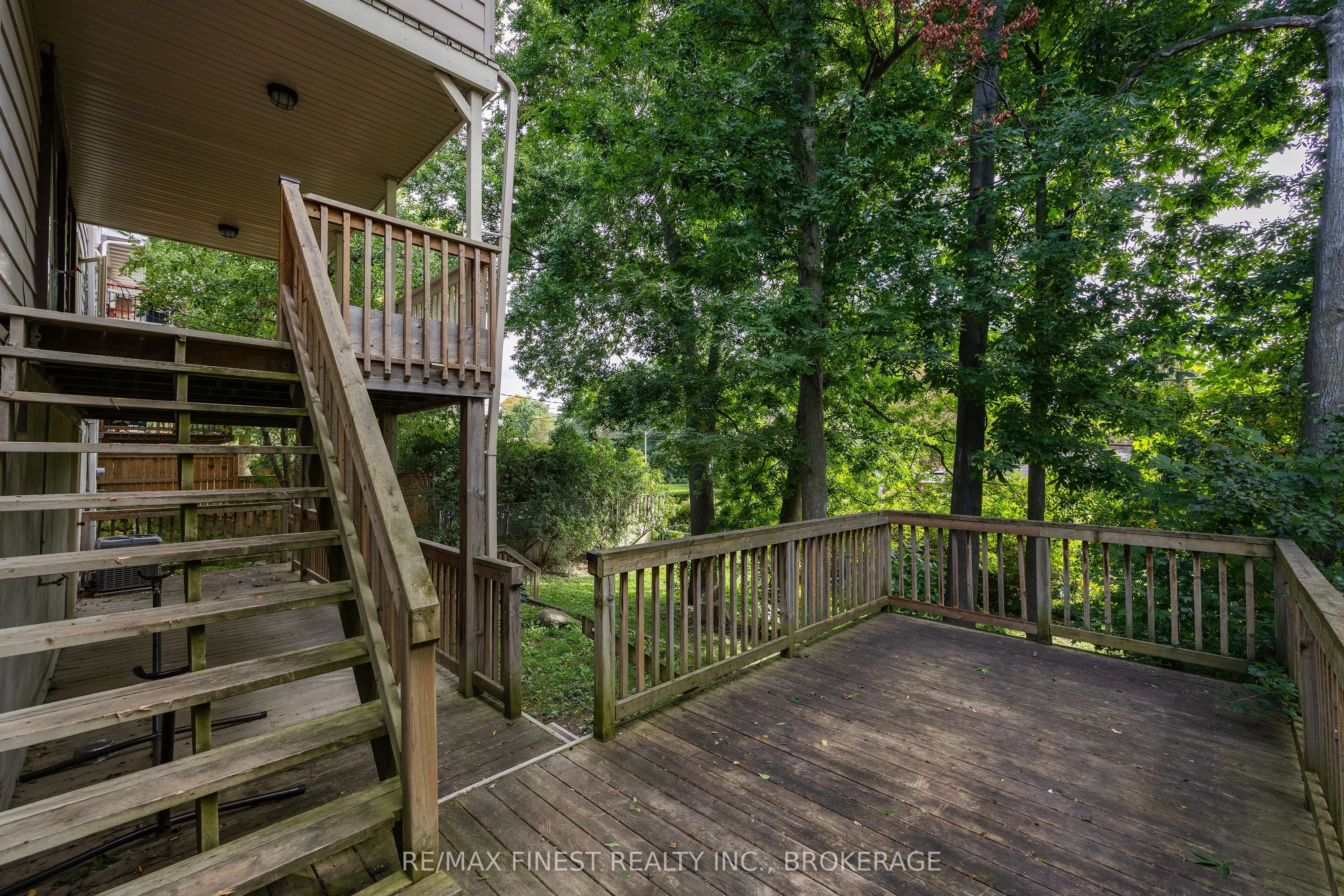933 Mayfair Crescent