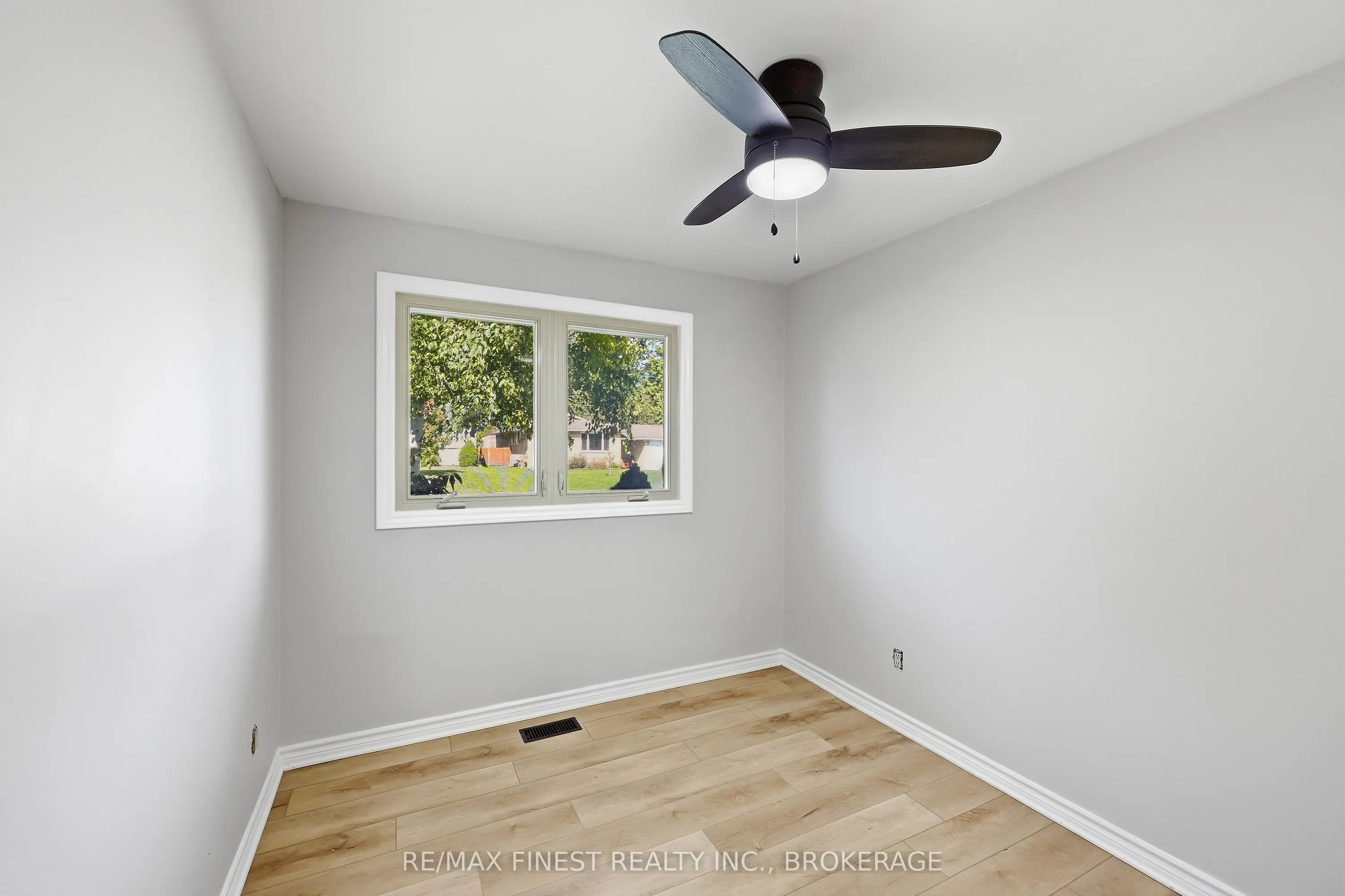 933 Mayfair Crescent