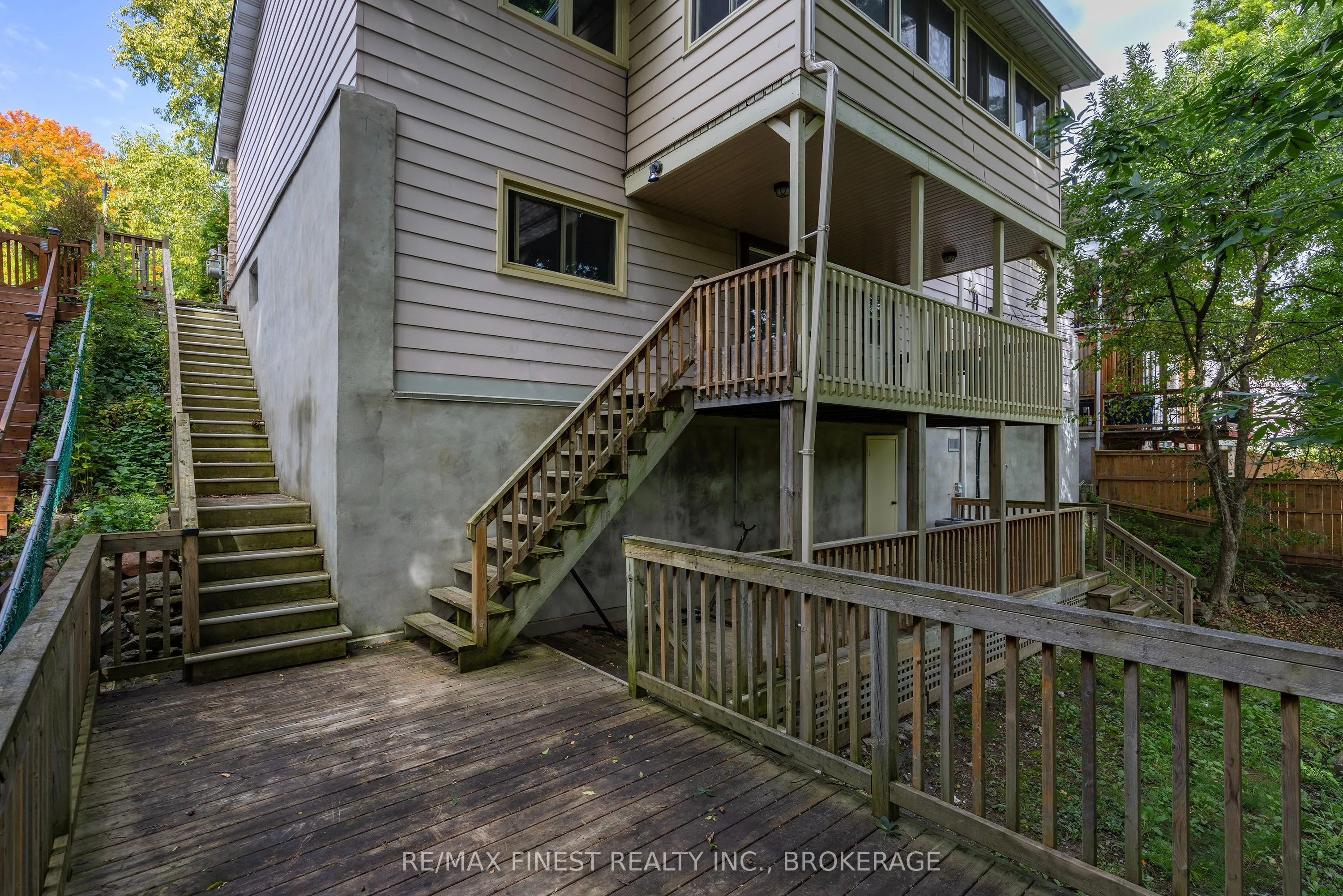 933 Mayfair Crescent
