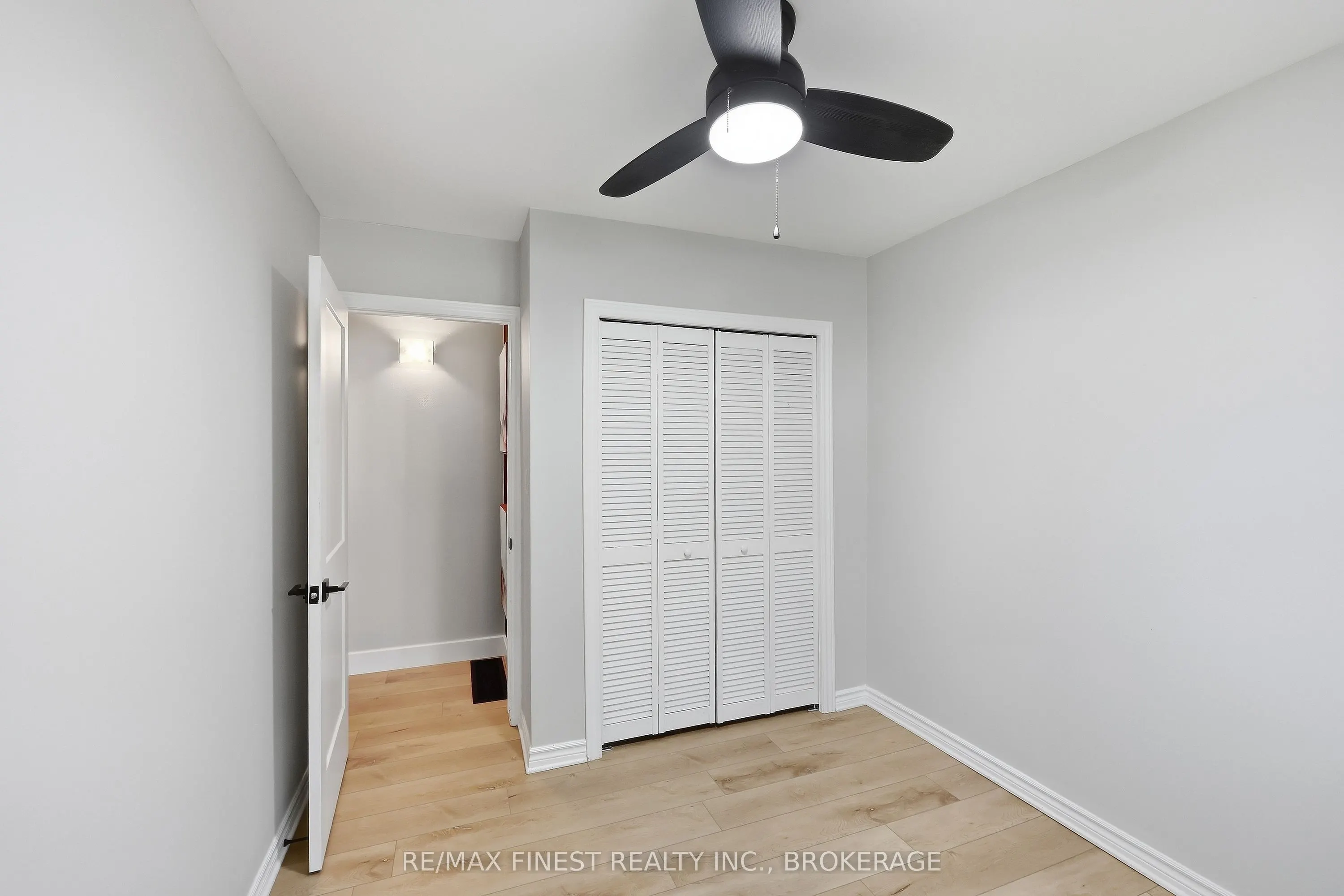 933 Mayfair Crescent