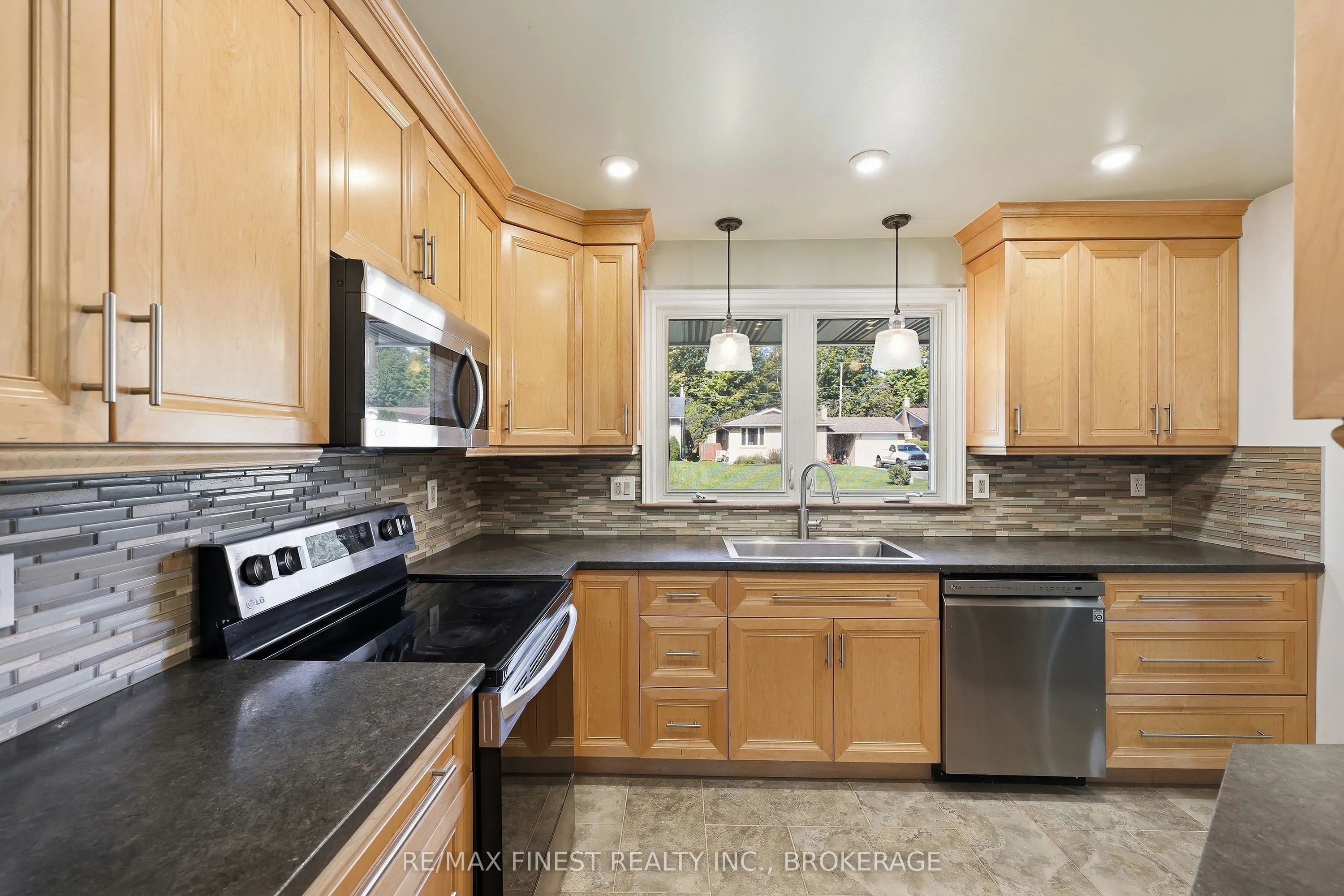 933 Mayfair Crescent