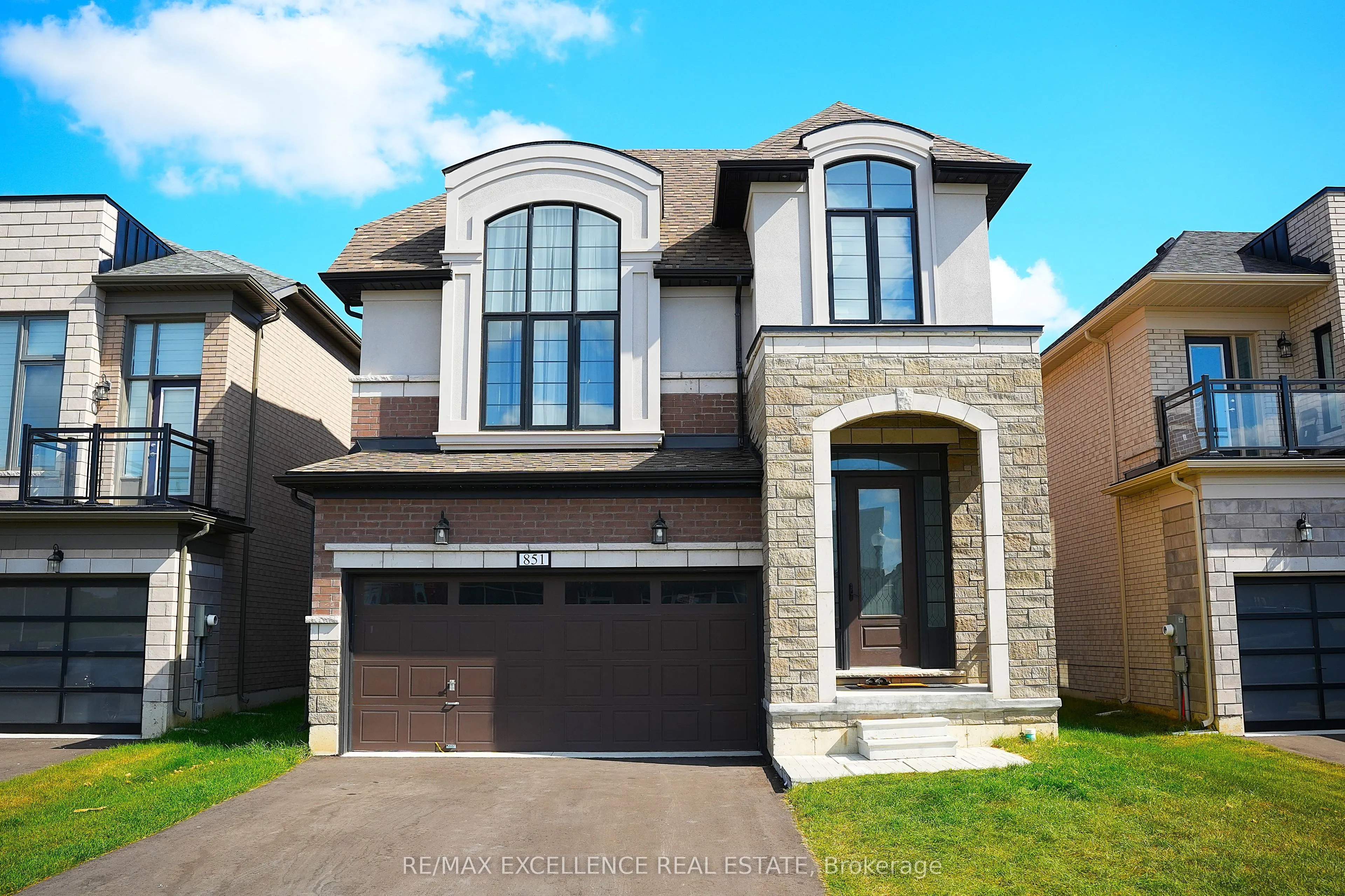 851 Queenston Boulevard