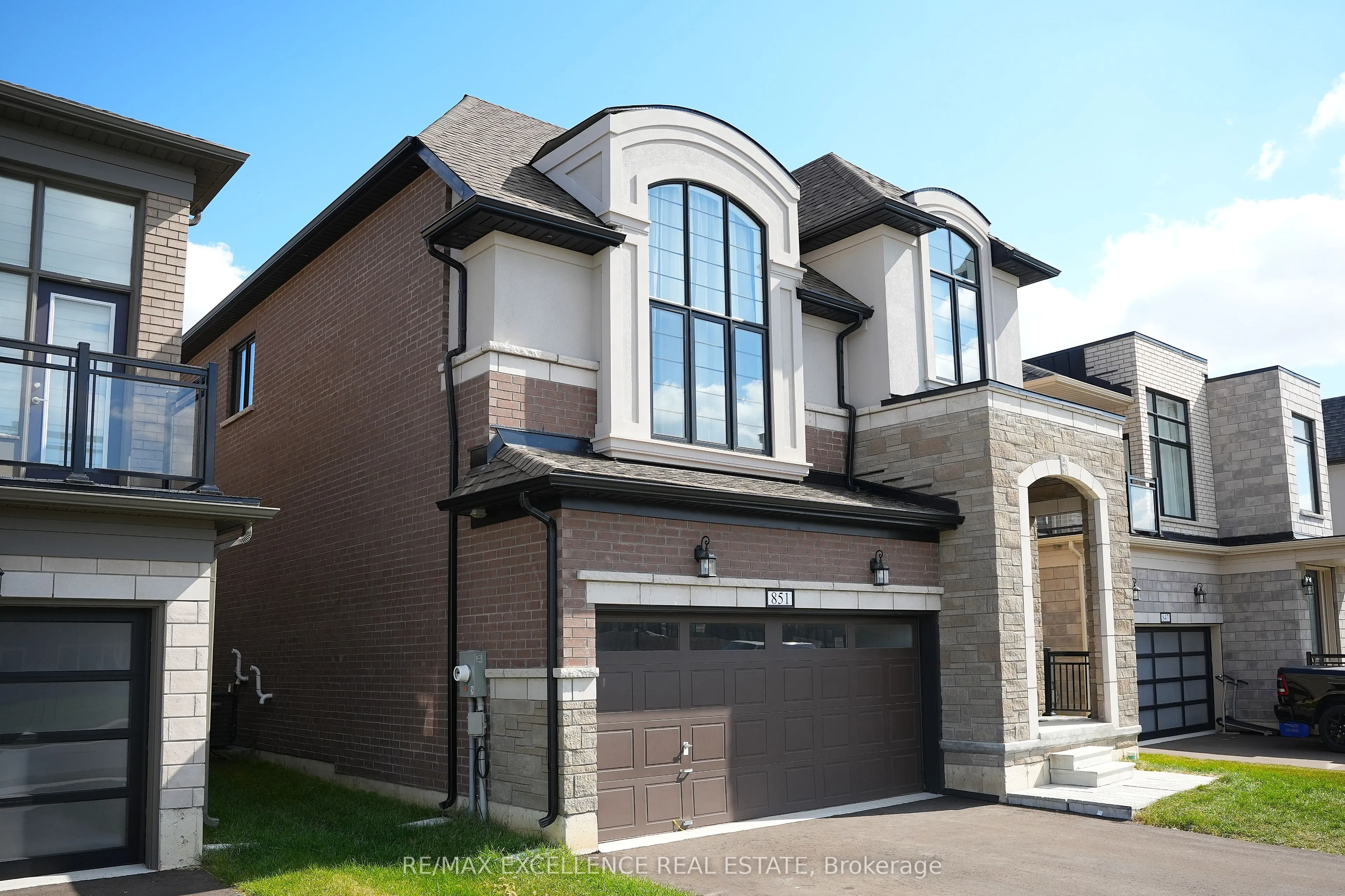 851 Queenston Boulevard