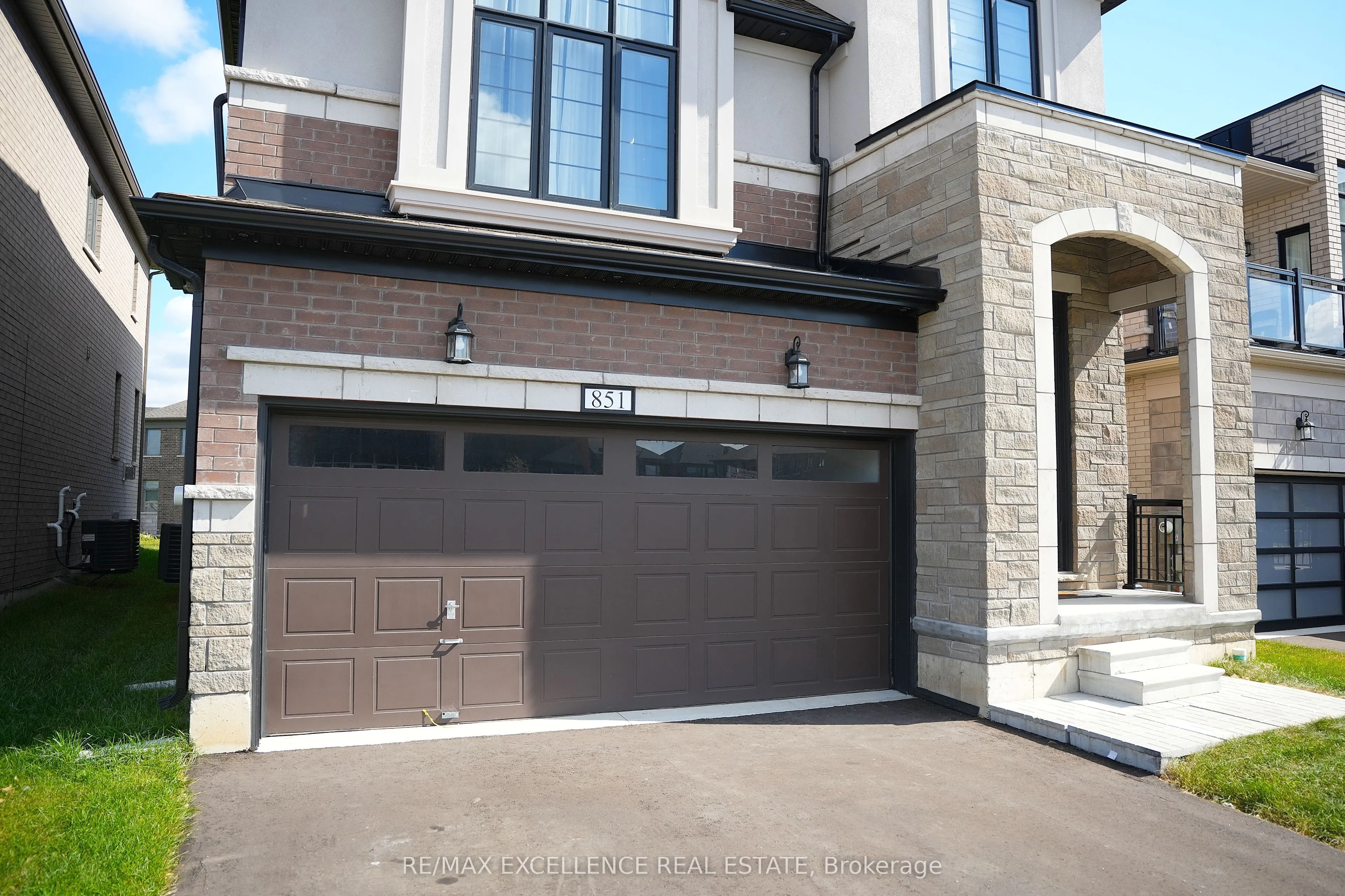 851 Queenston Boulevard