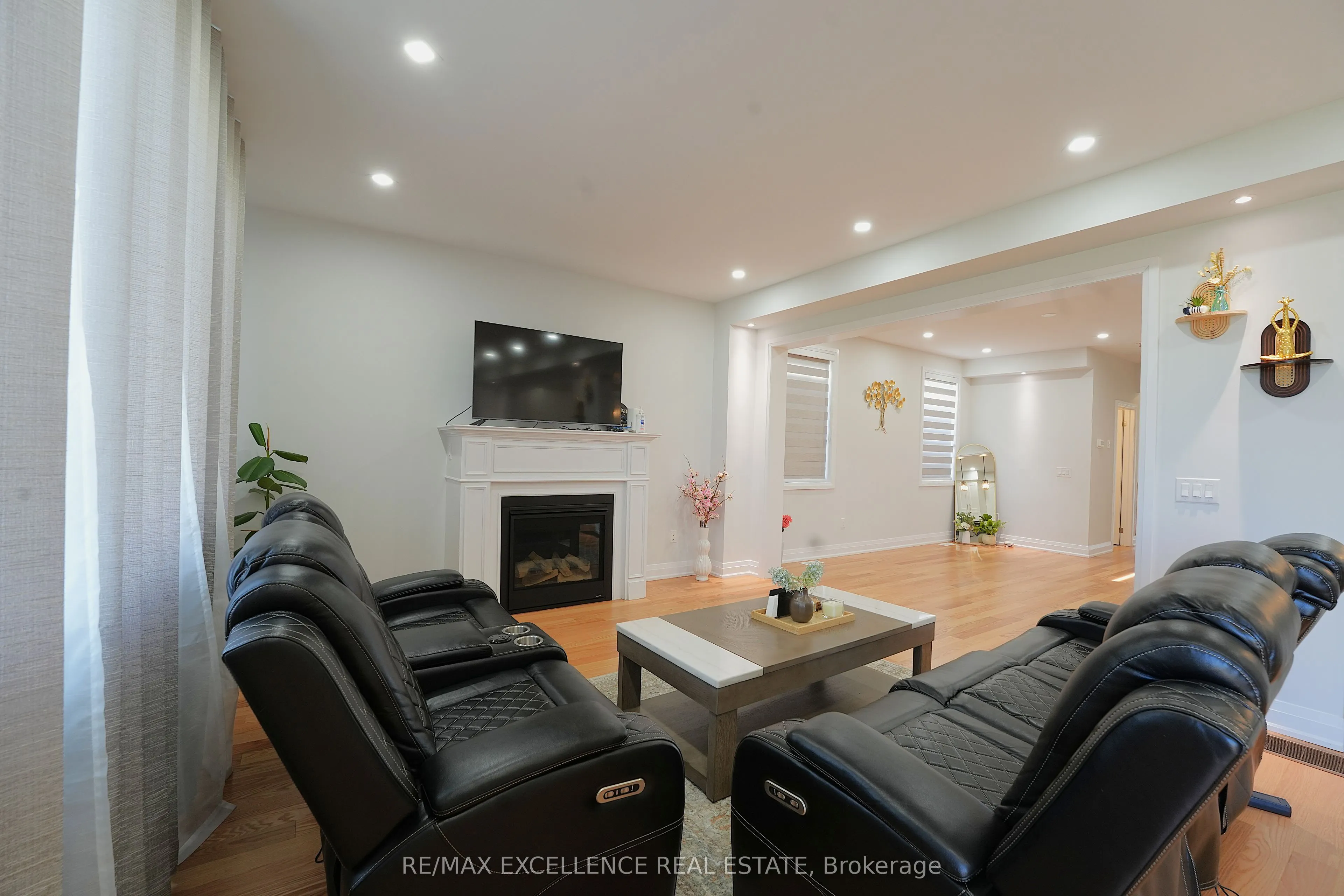 851 Queenston Boulevard