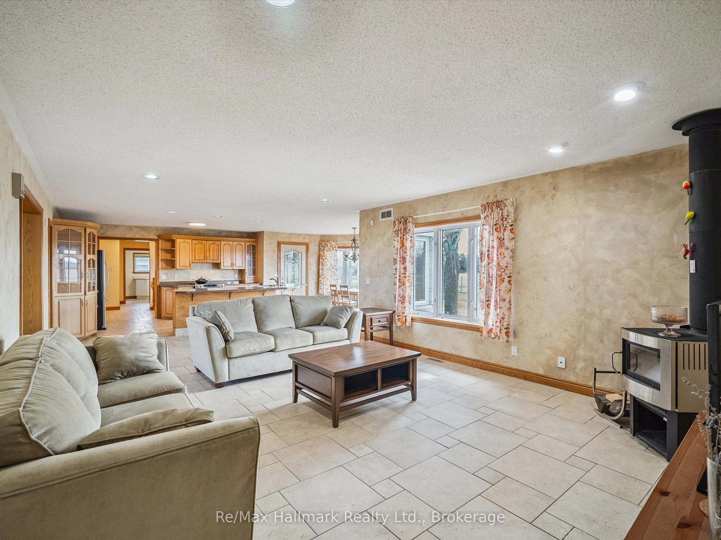 232 Eighth Road E