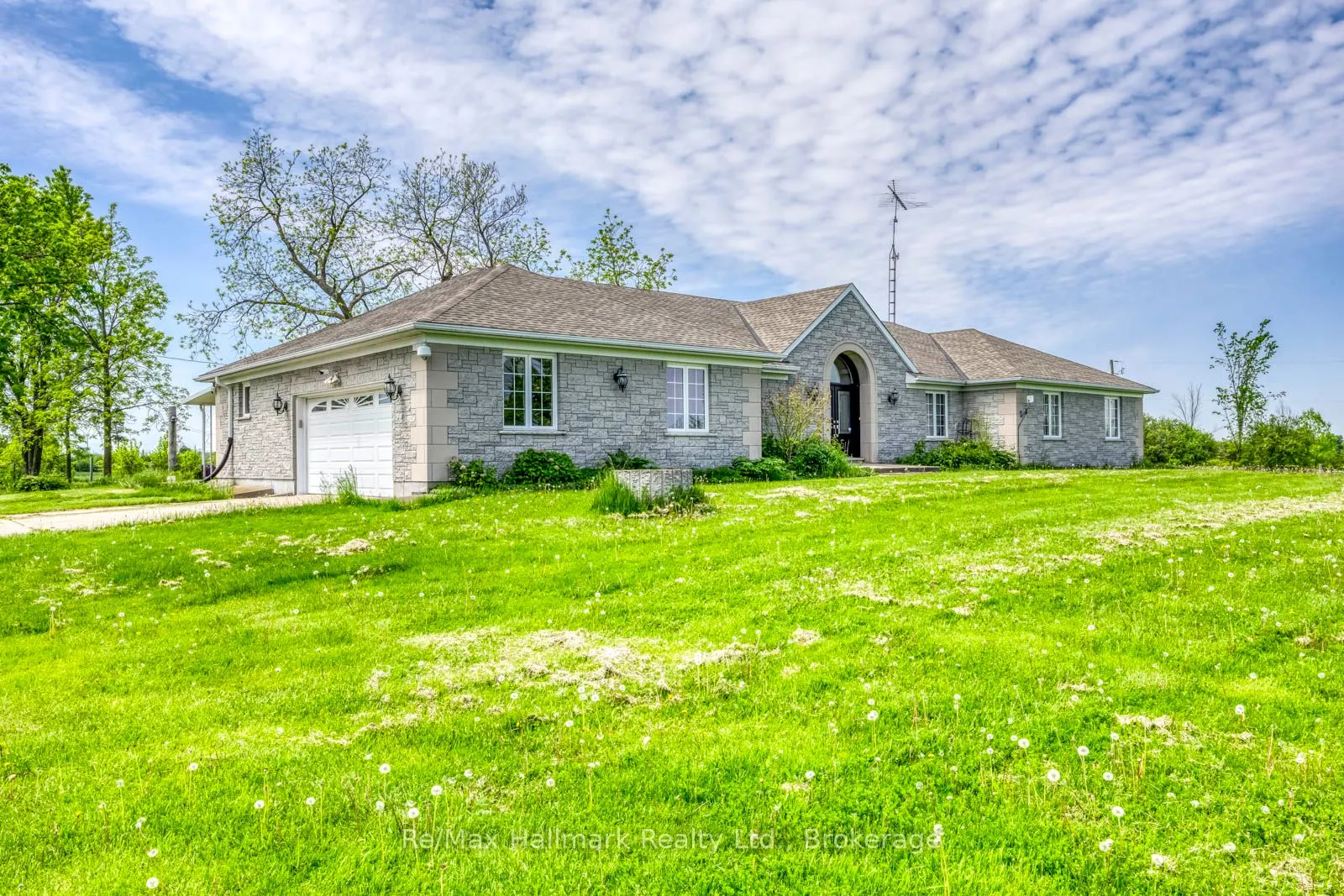 232 Eighth Road E