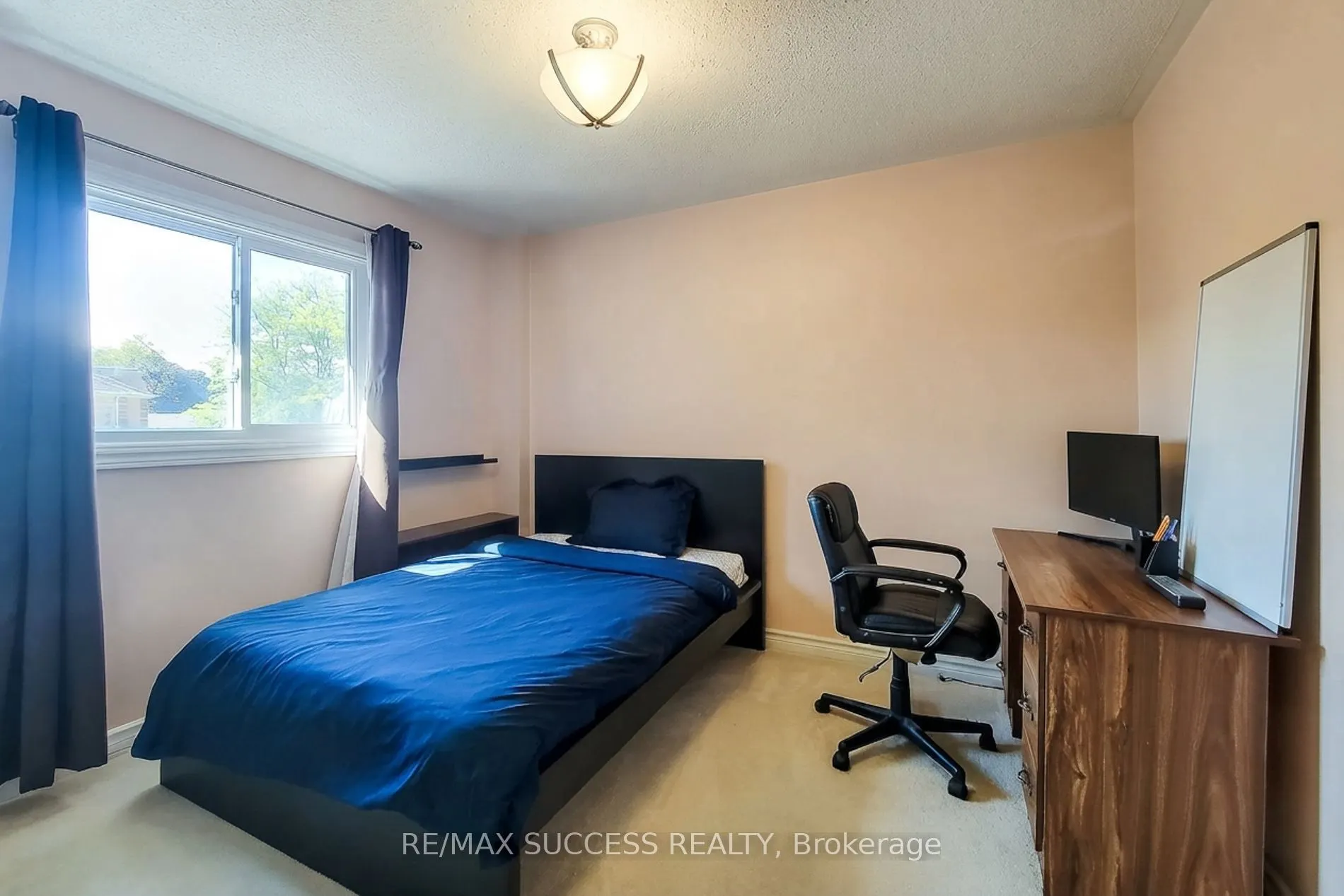 35 Ravenwood Road