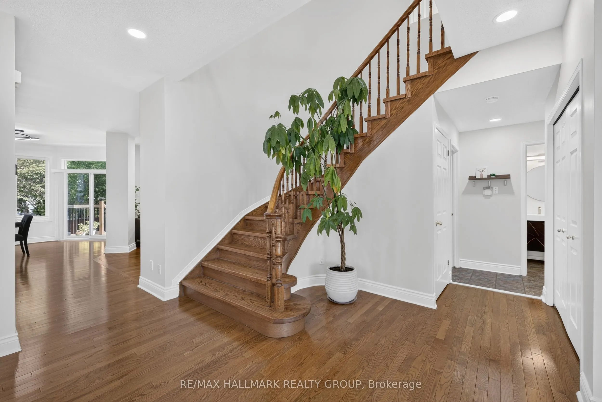 42 Glenrill Place S