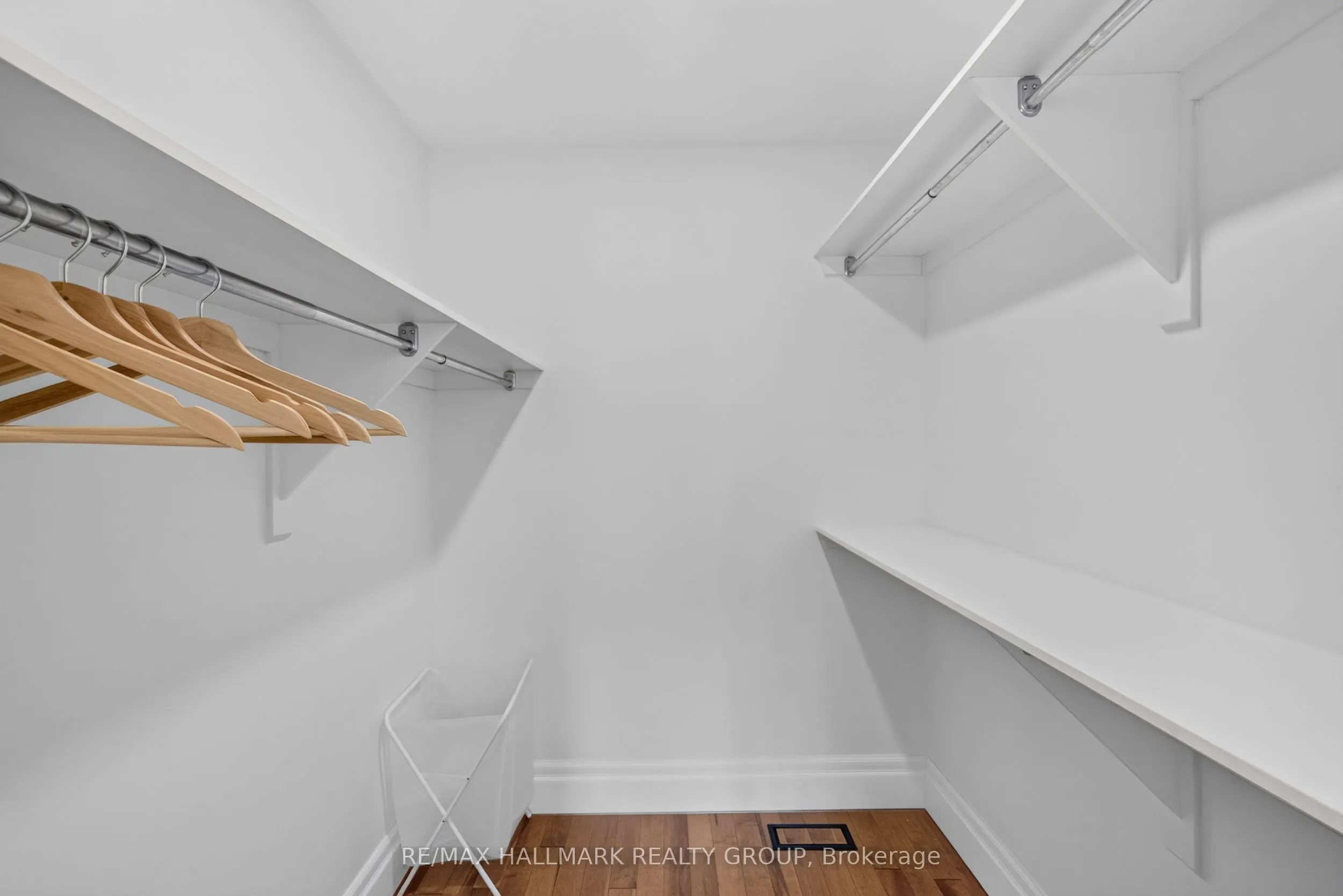 42 Glenrill Place S
