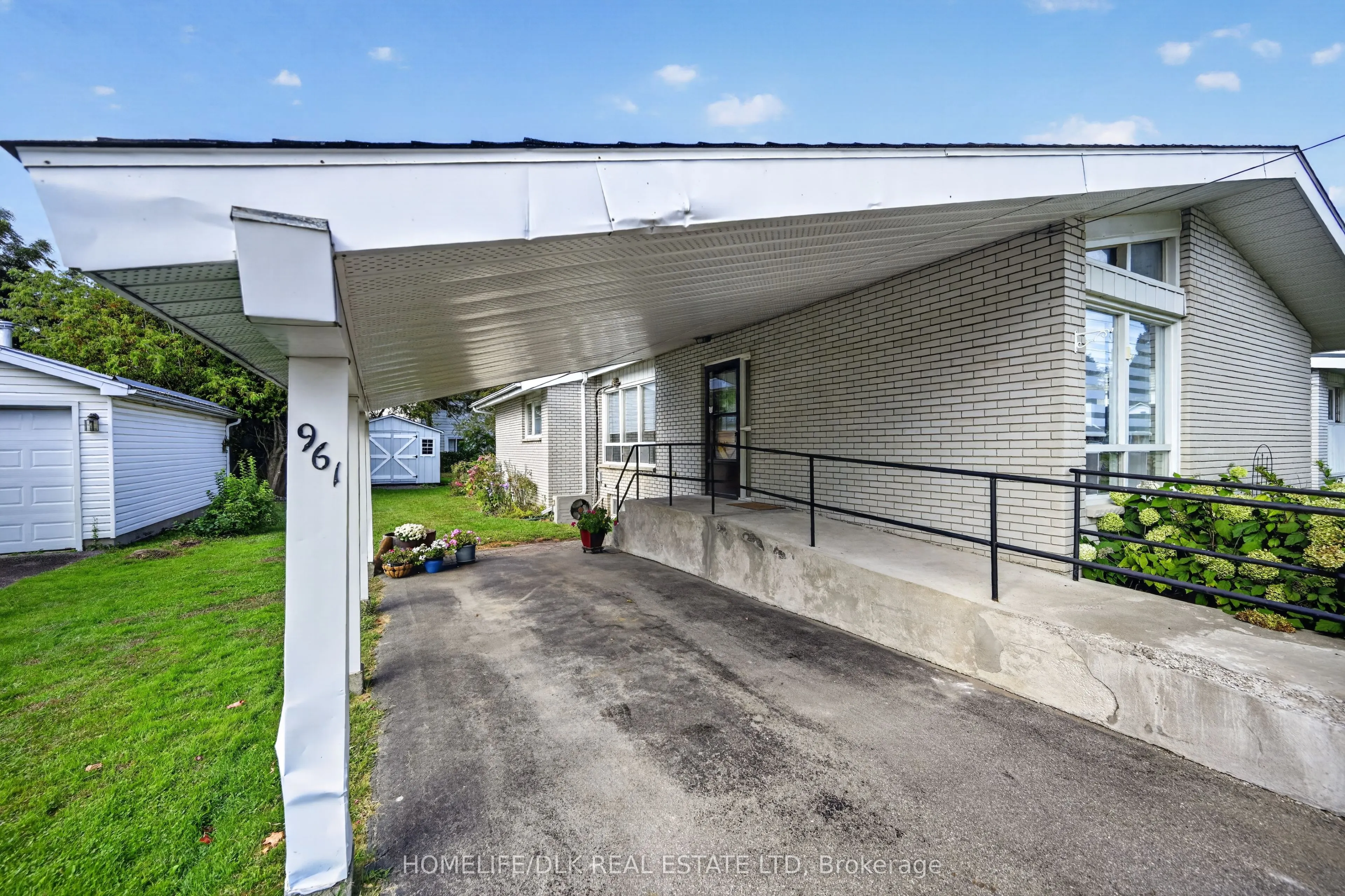 961 Massie Drive W