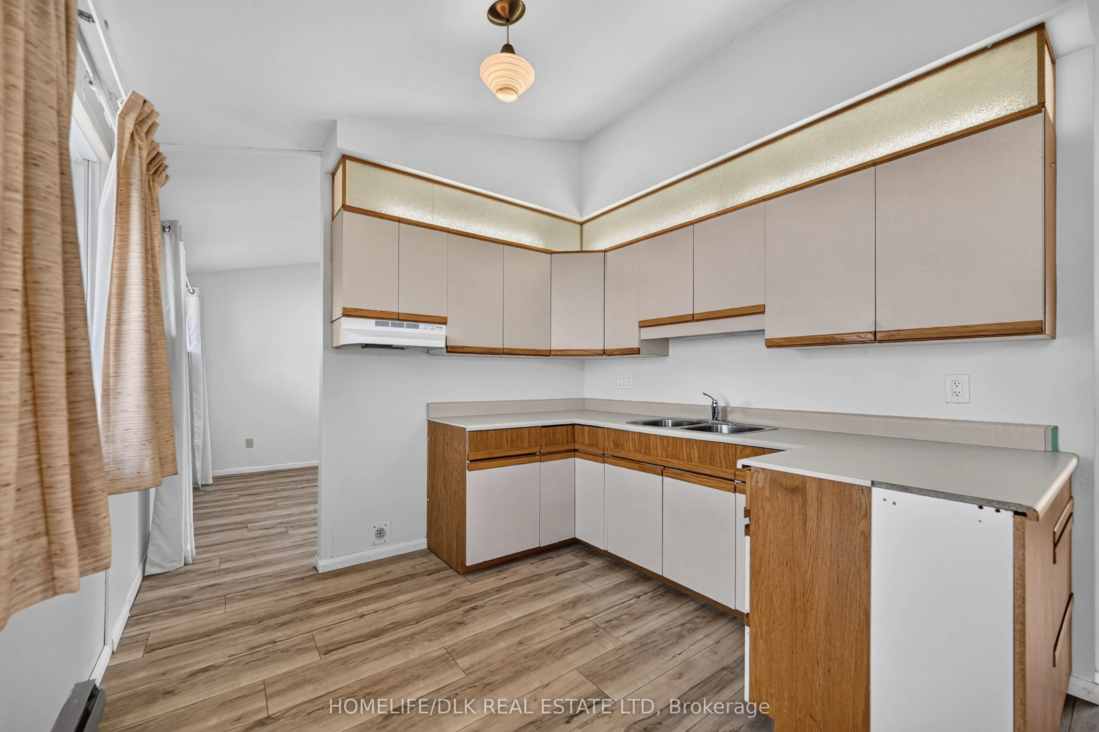 961 Massie Drive W