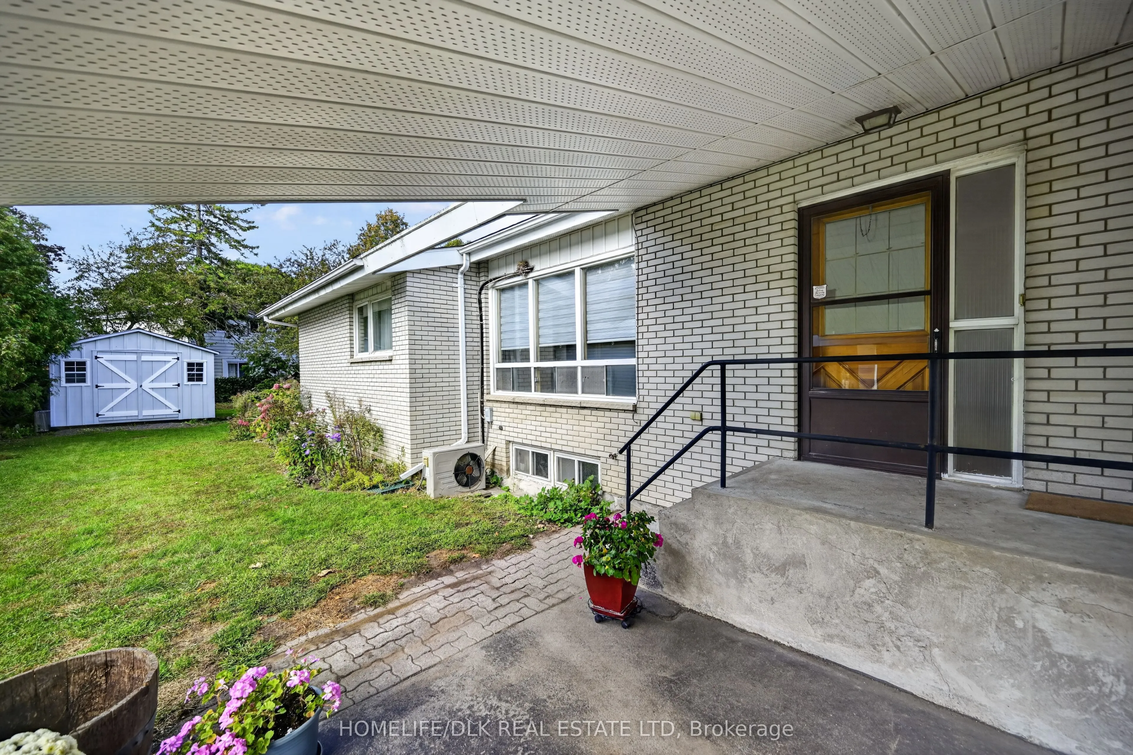 961 Massie Drive W