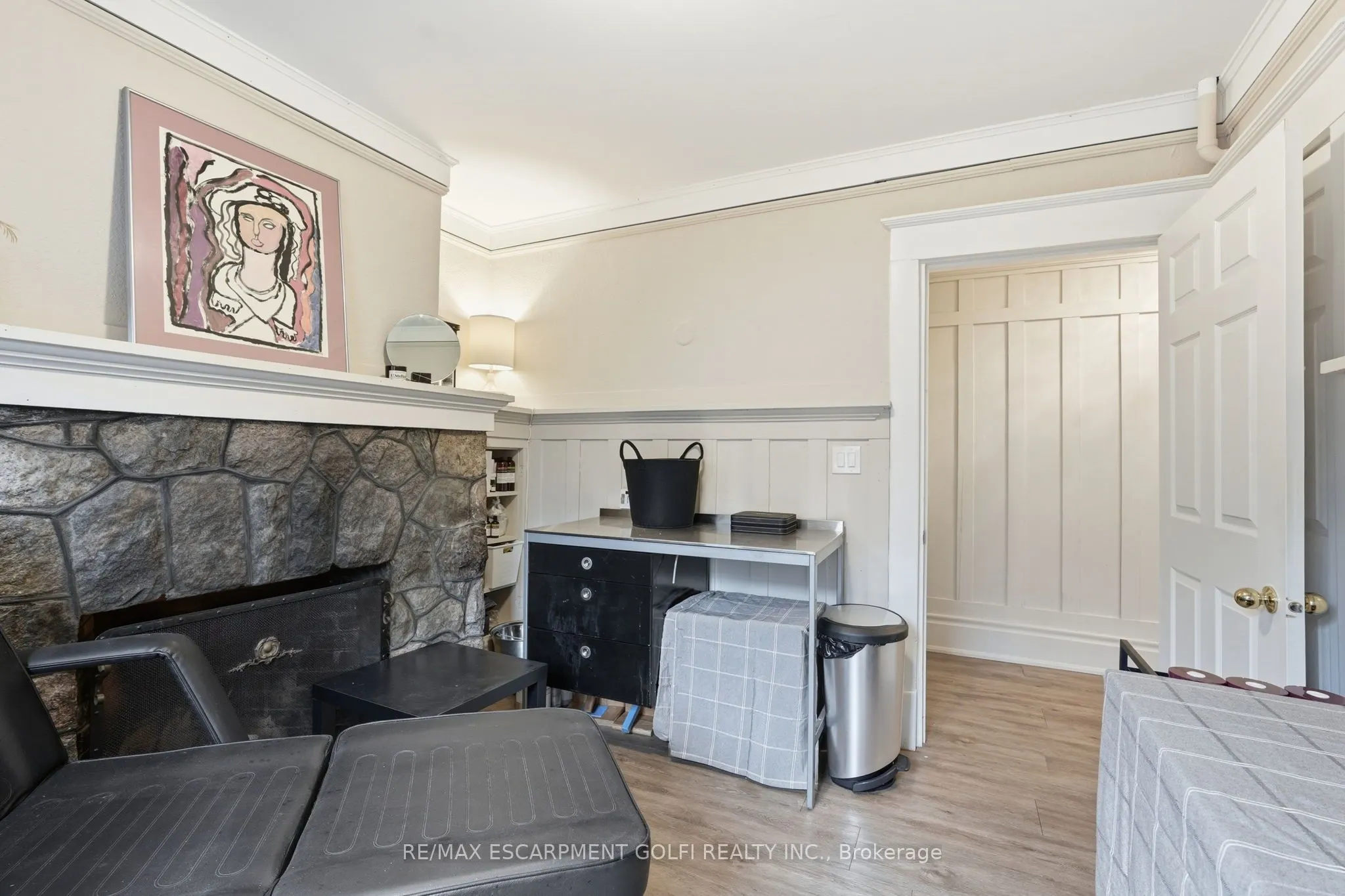 89 MAIN Street E #1