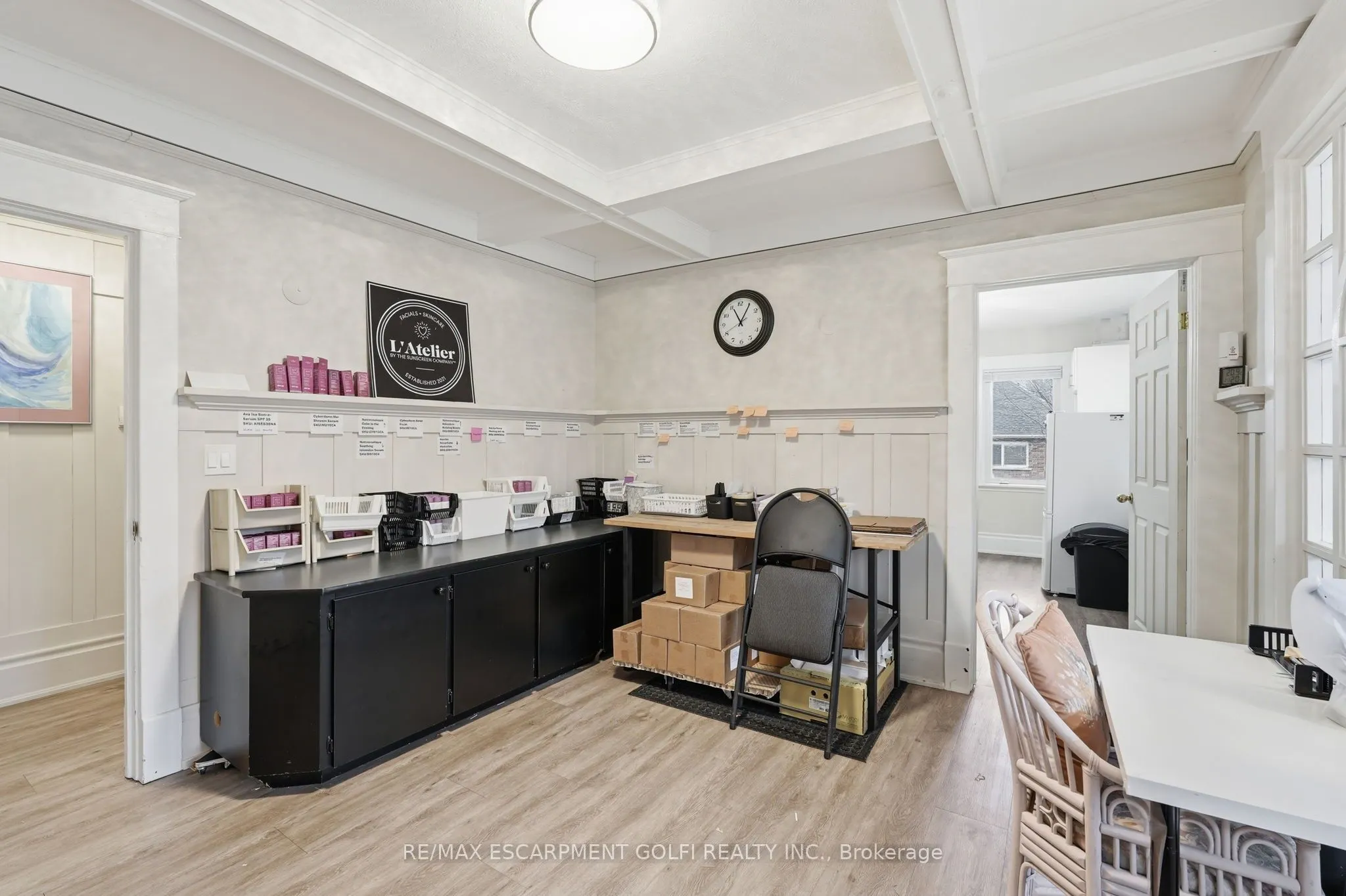 89 MAIN Street E #1