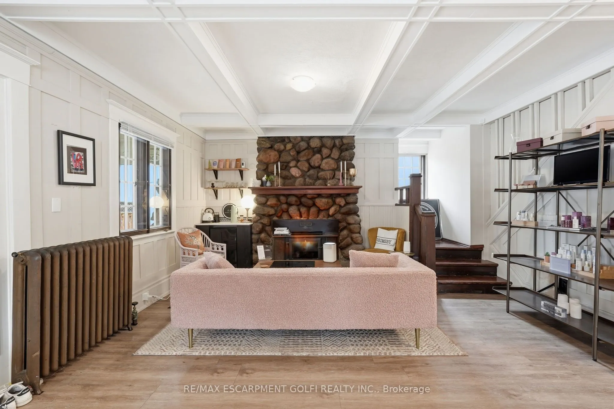 89 MAIN Street E #1