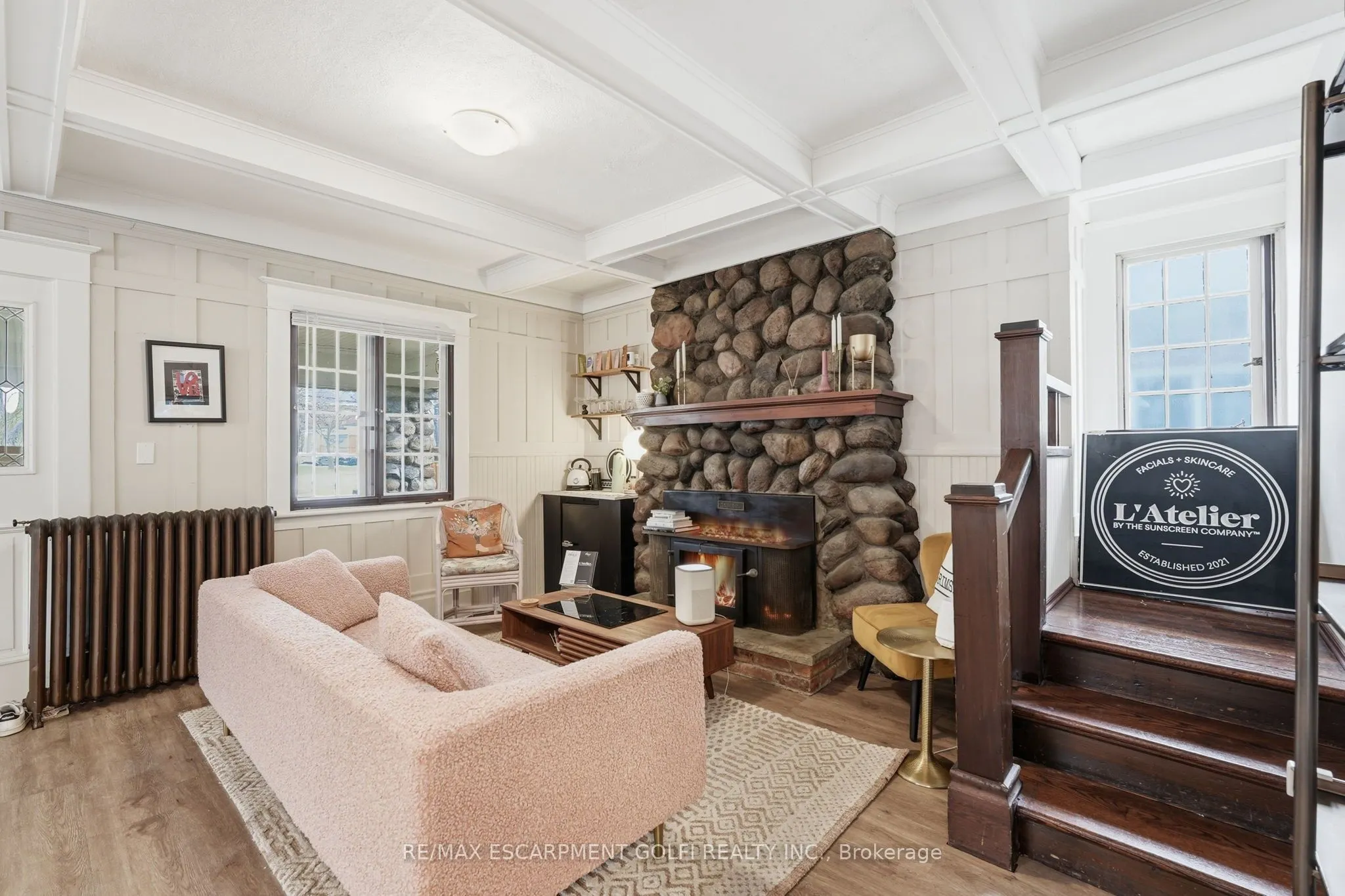 89 MAIN Street E #1