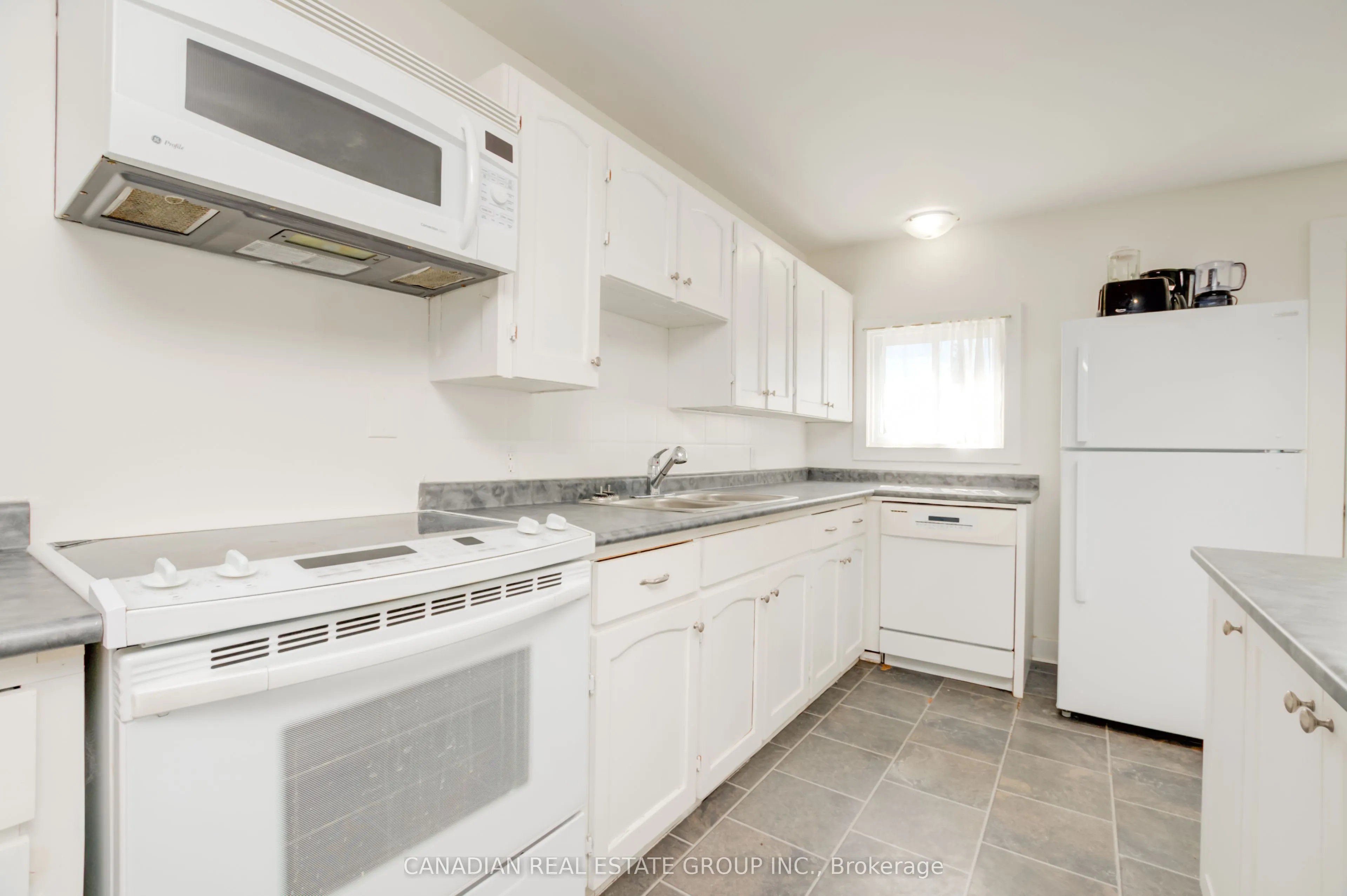 207 Front Street N