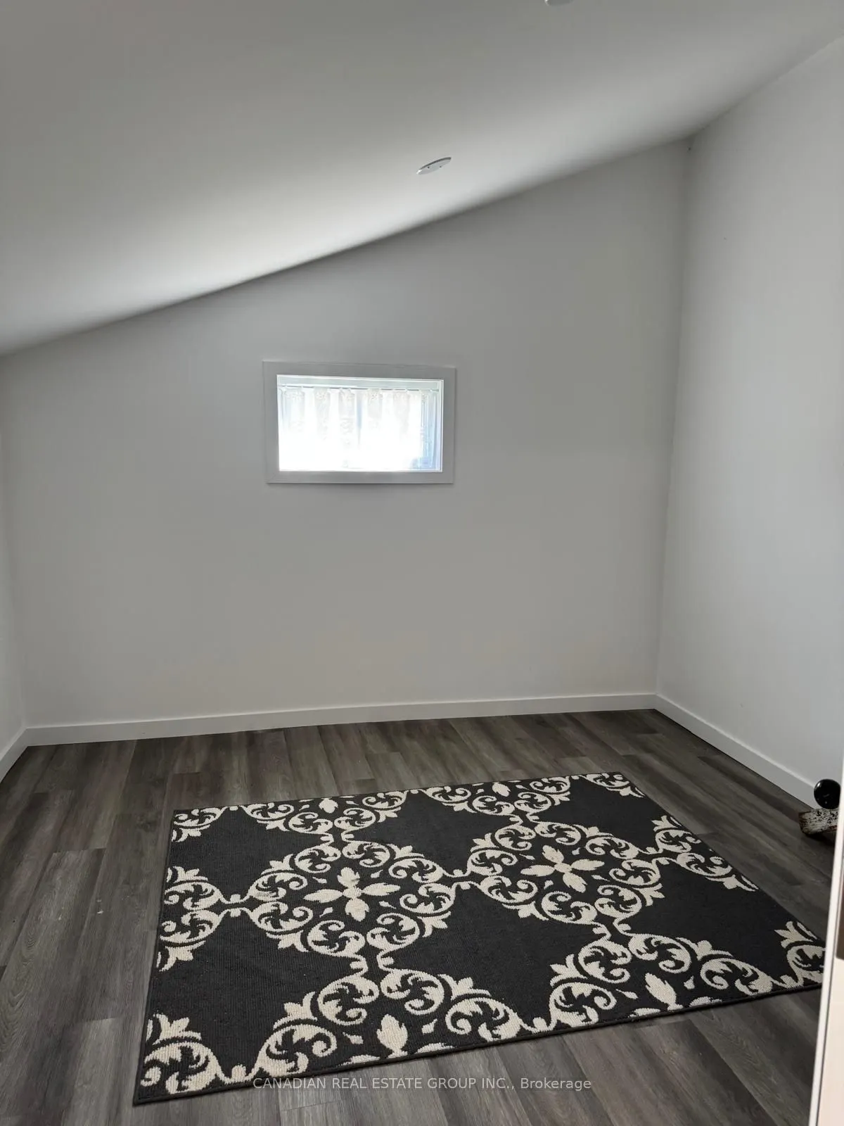 207 Front Street N
