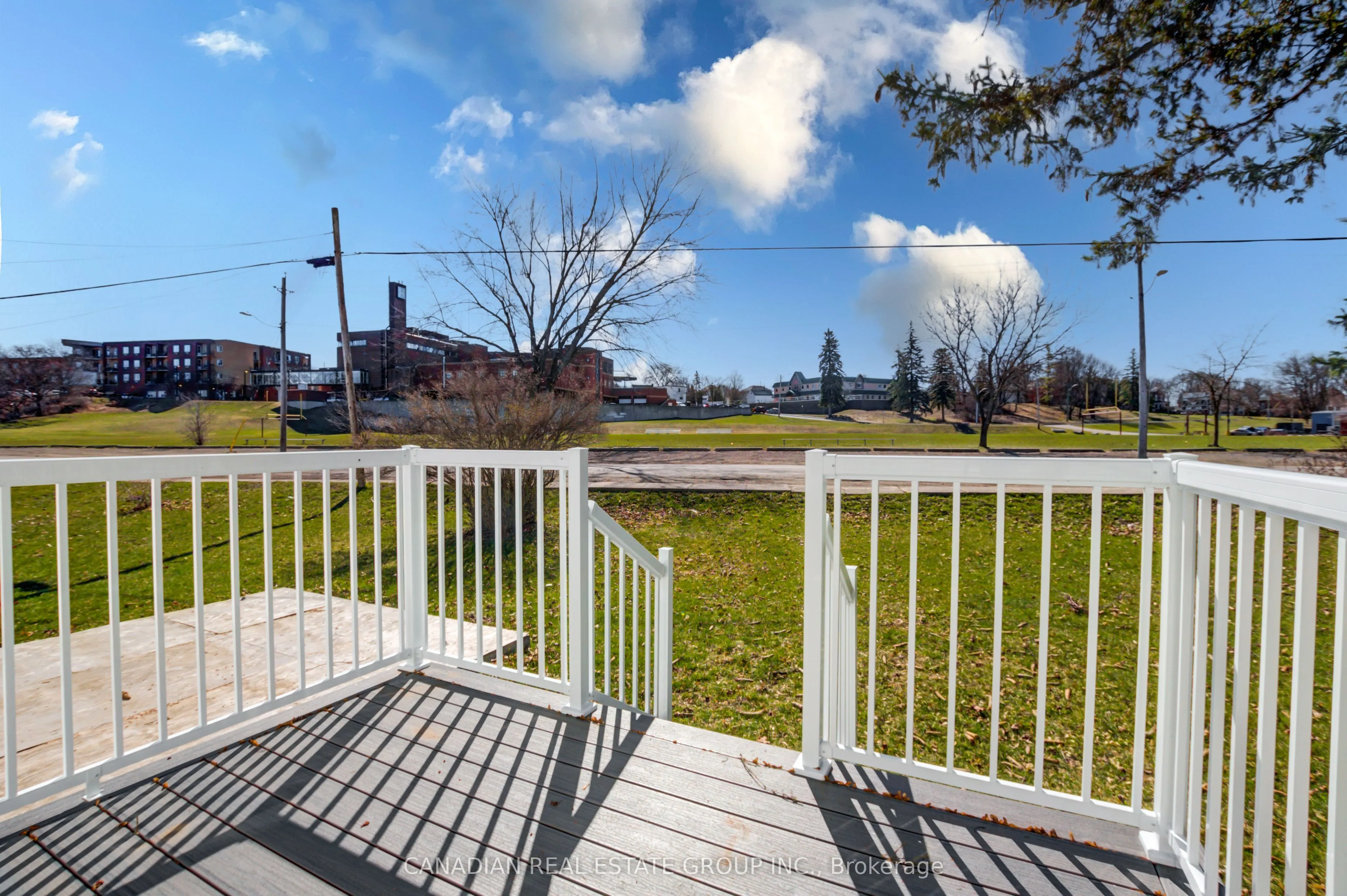 207 Front Street N