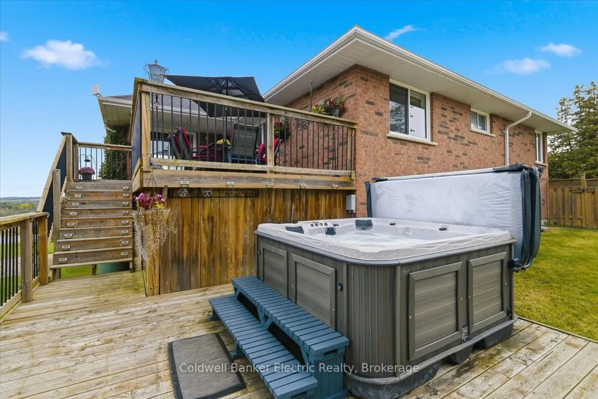 102 Hampton Crescent
