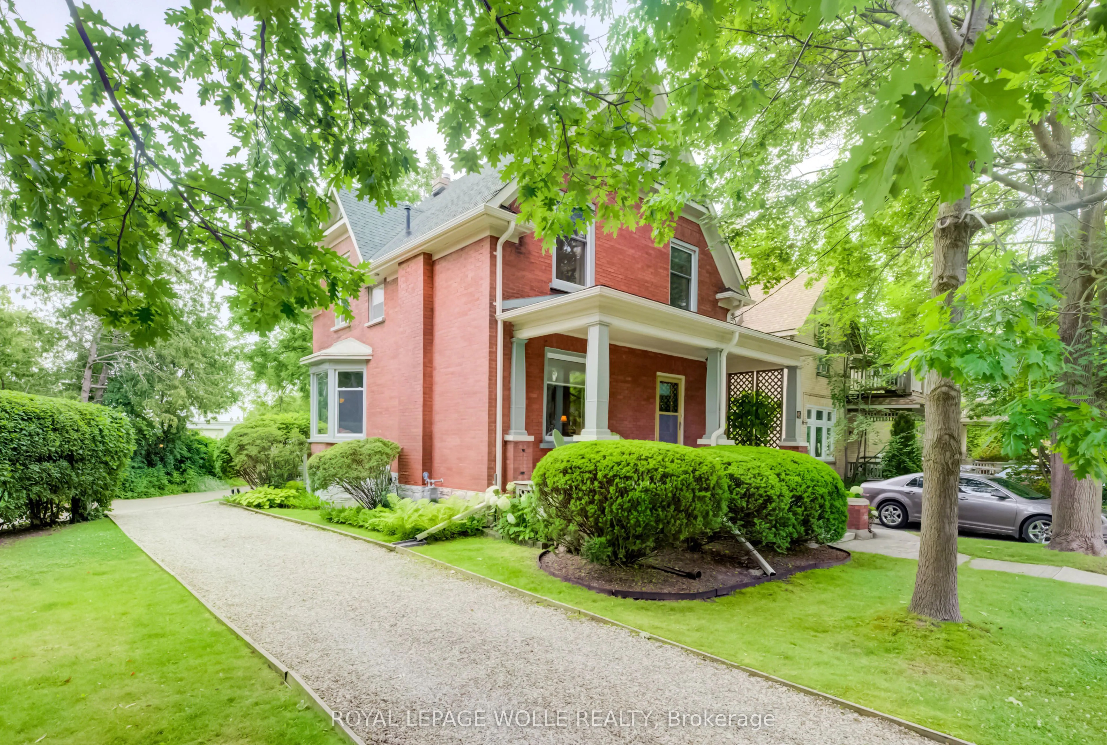 46 Ellen Street W