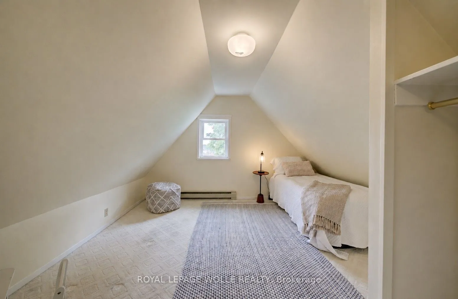 46 Ellen Street W