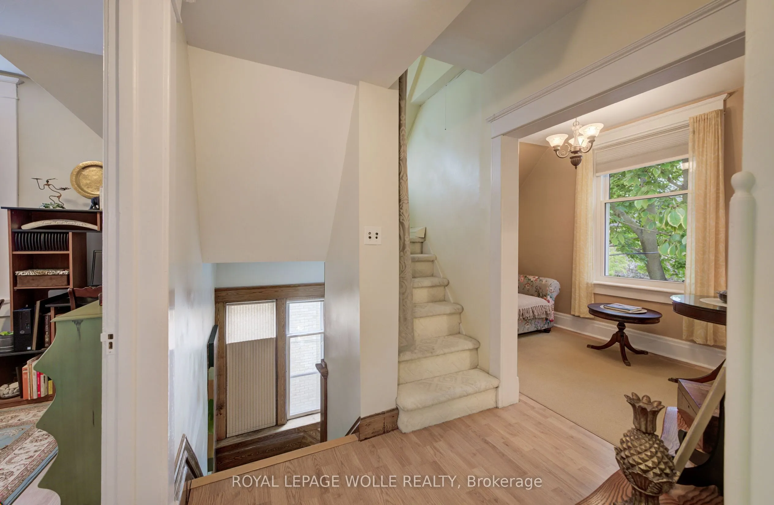 46 Ellen Street W
