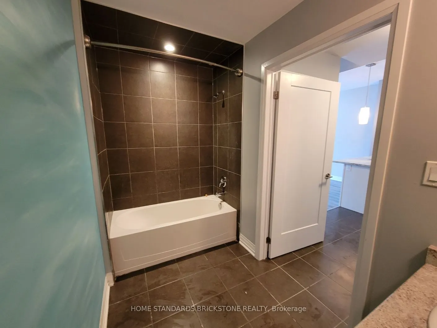 10 Concord Place #323