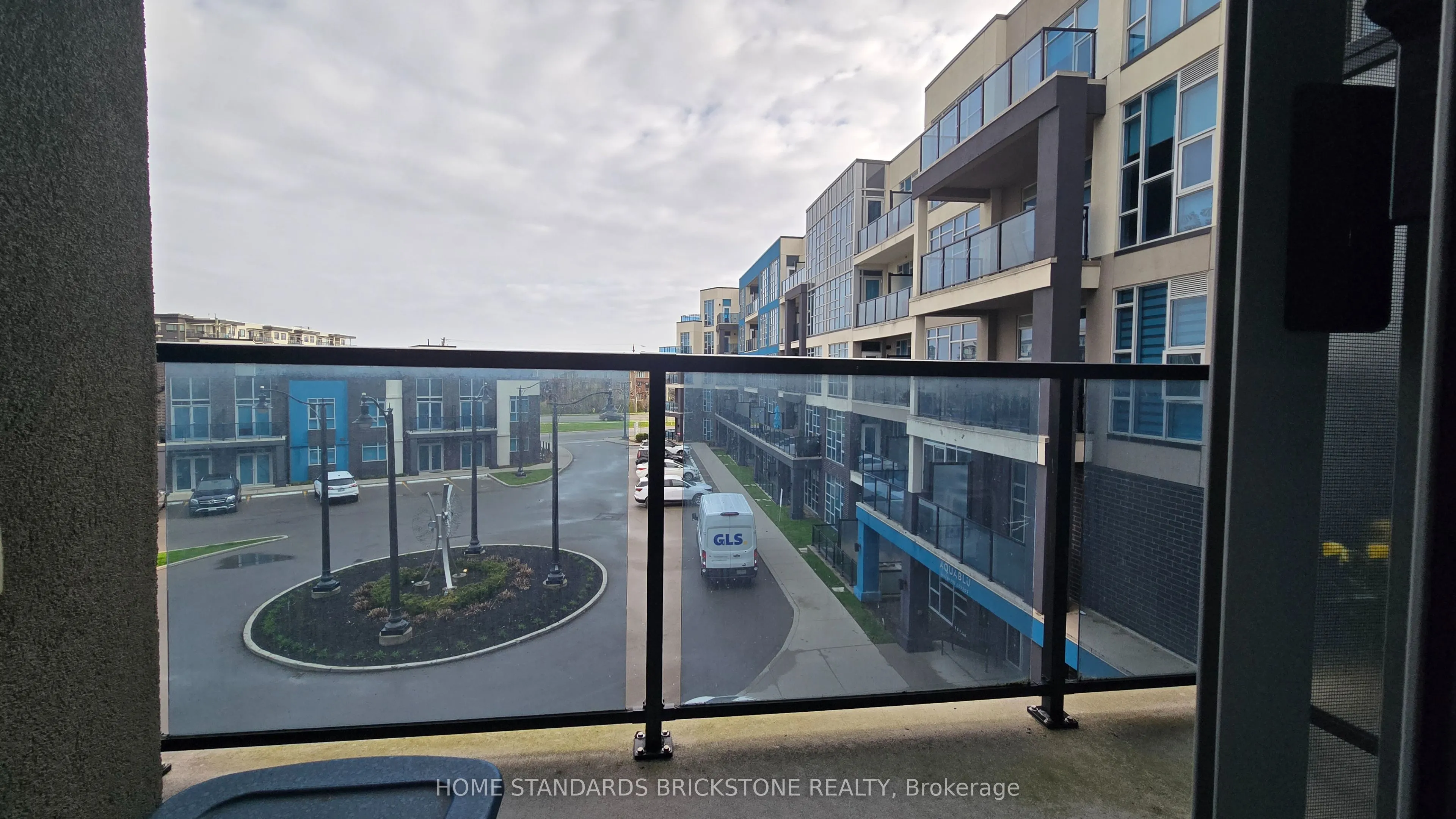 10 Concord Place #323