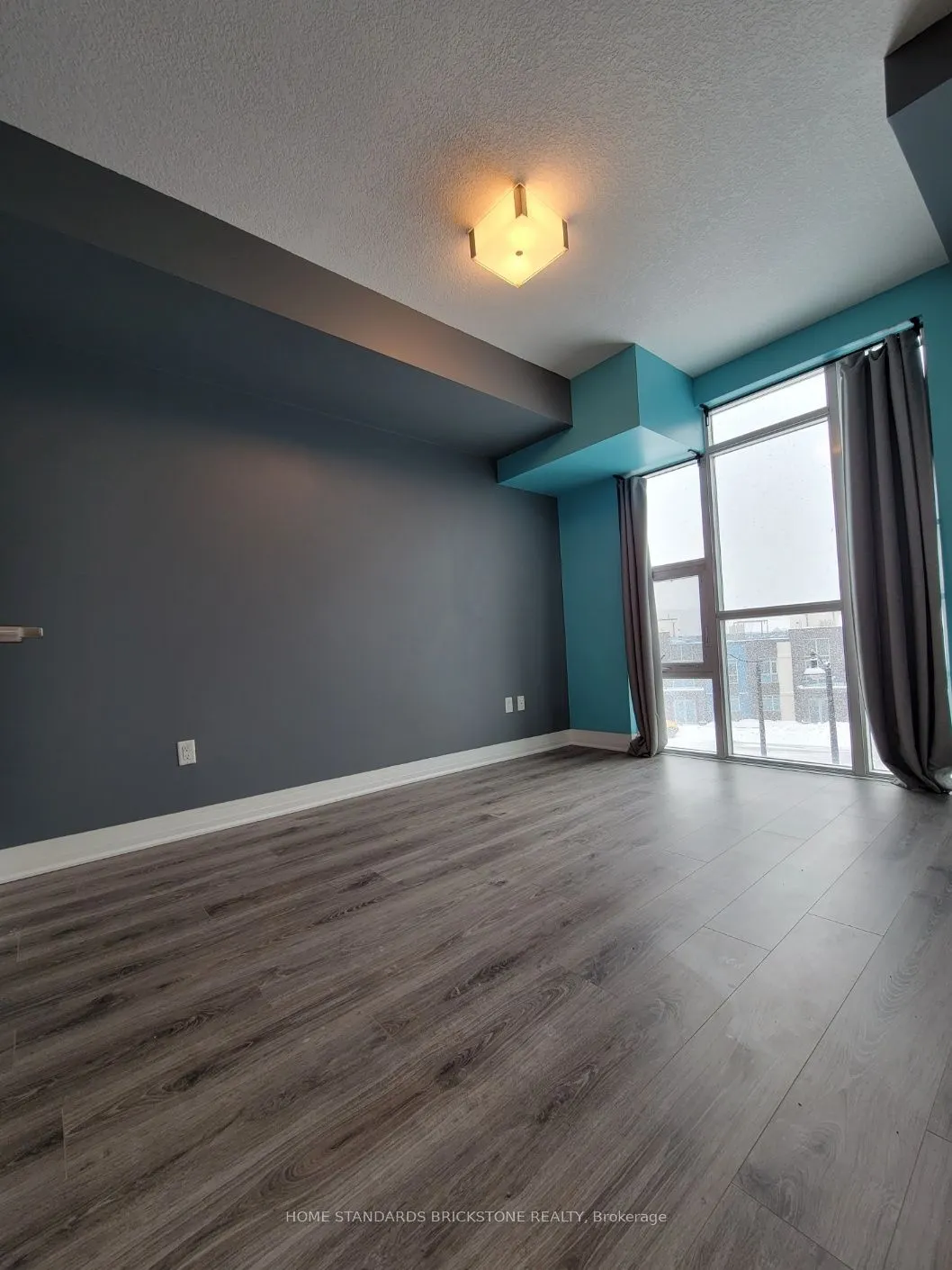 10 Concord Place #323