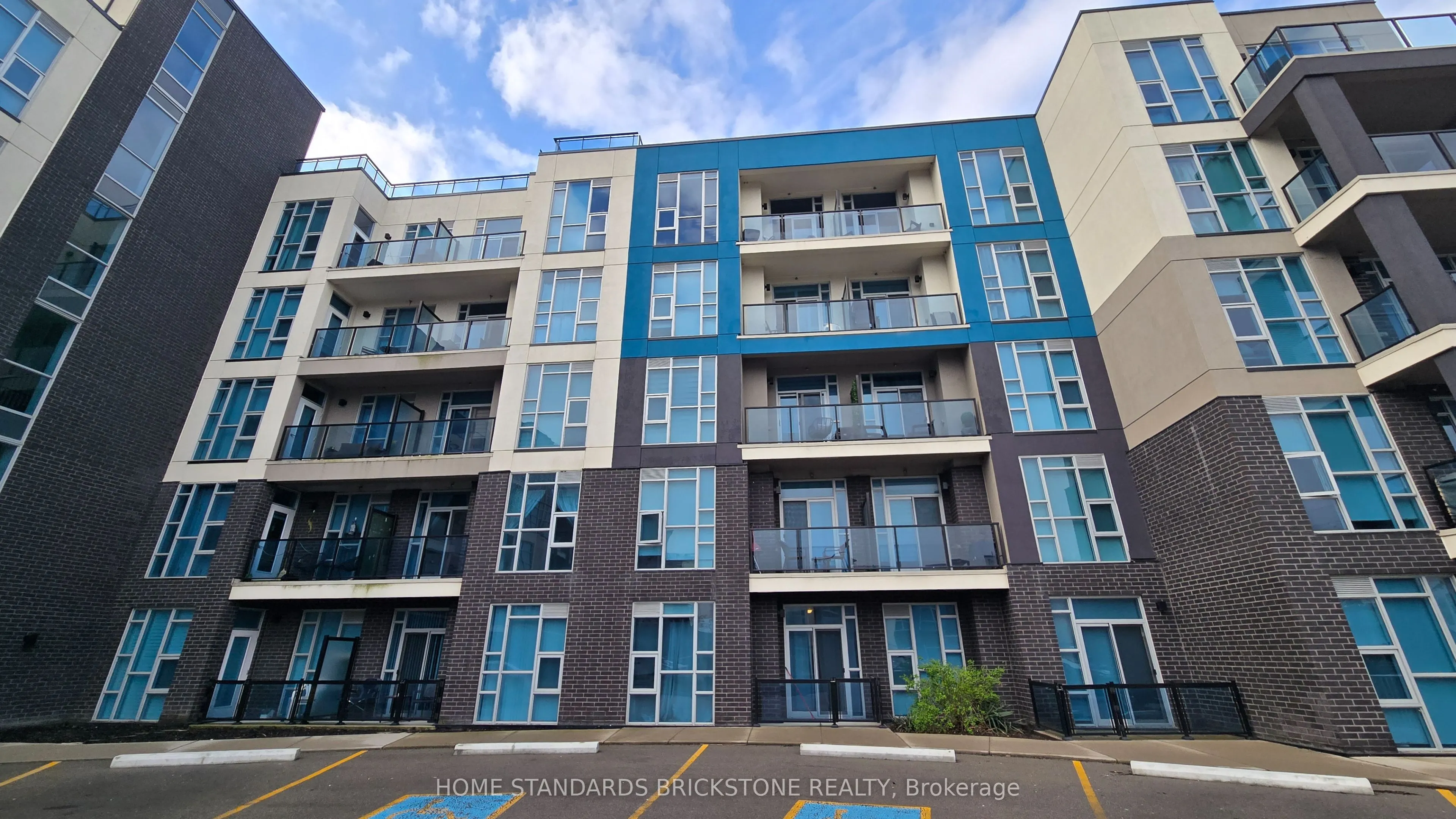 10 Concord Place #323