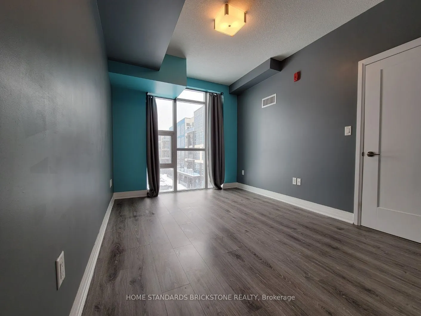 10 Concord Place #323
